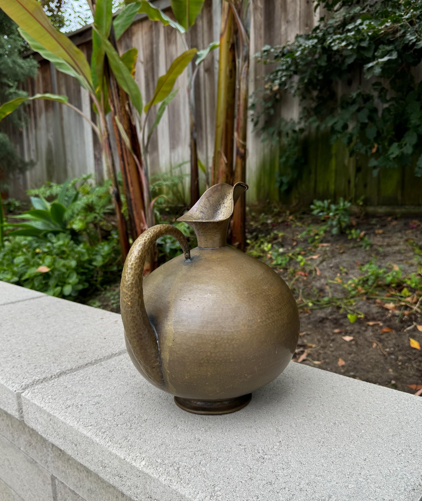 Egidio Casagrande Hammered Brass Pitcher, Italy c.1950 For Sale 8