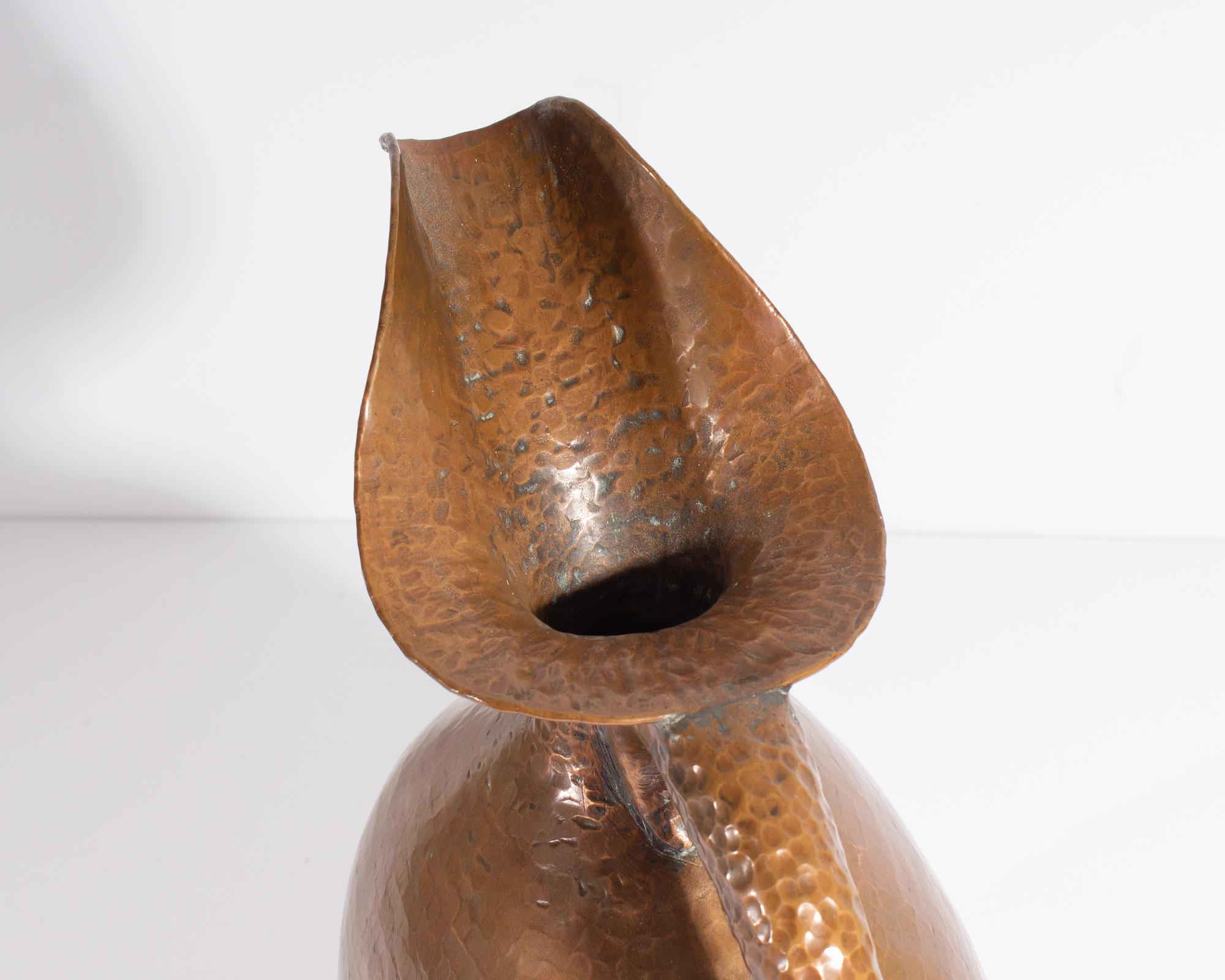Egidio Casagrande Italian Hammered Copper Pitcher Ewer In Good Condition For Sale In Indianapolis, IN
