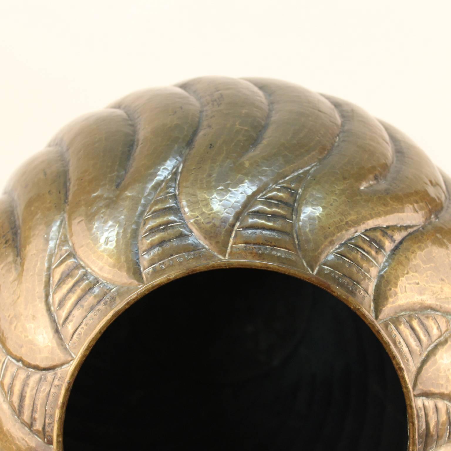 Egidio Casagrande Italian Modernist Monumental Brass Urn In Good Condition For Sale In New York, NY