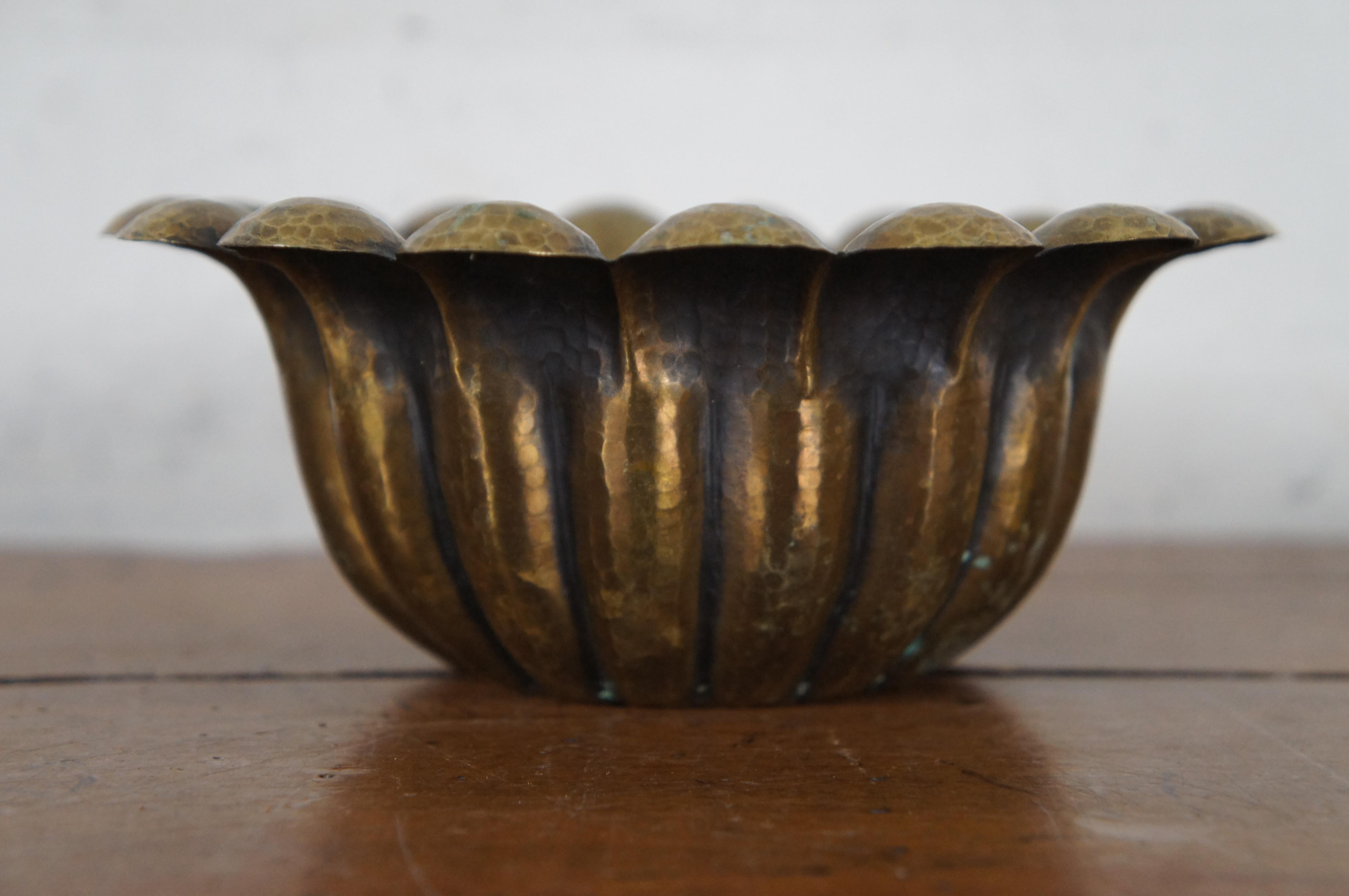 Egidio Casagrande Mid Century Italian Hammered Scalloped Brass Bowl 6.5