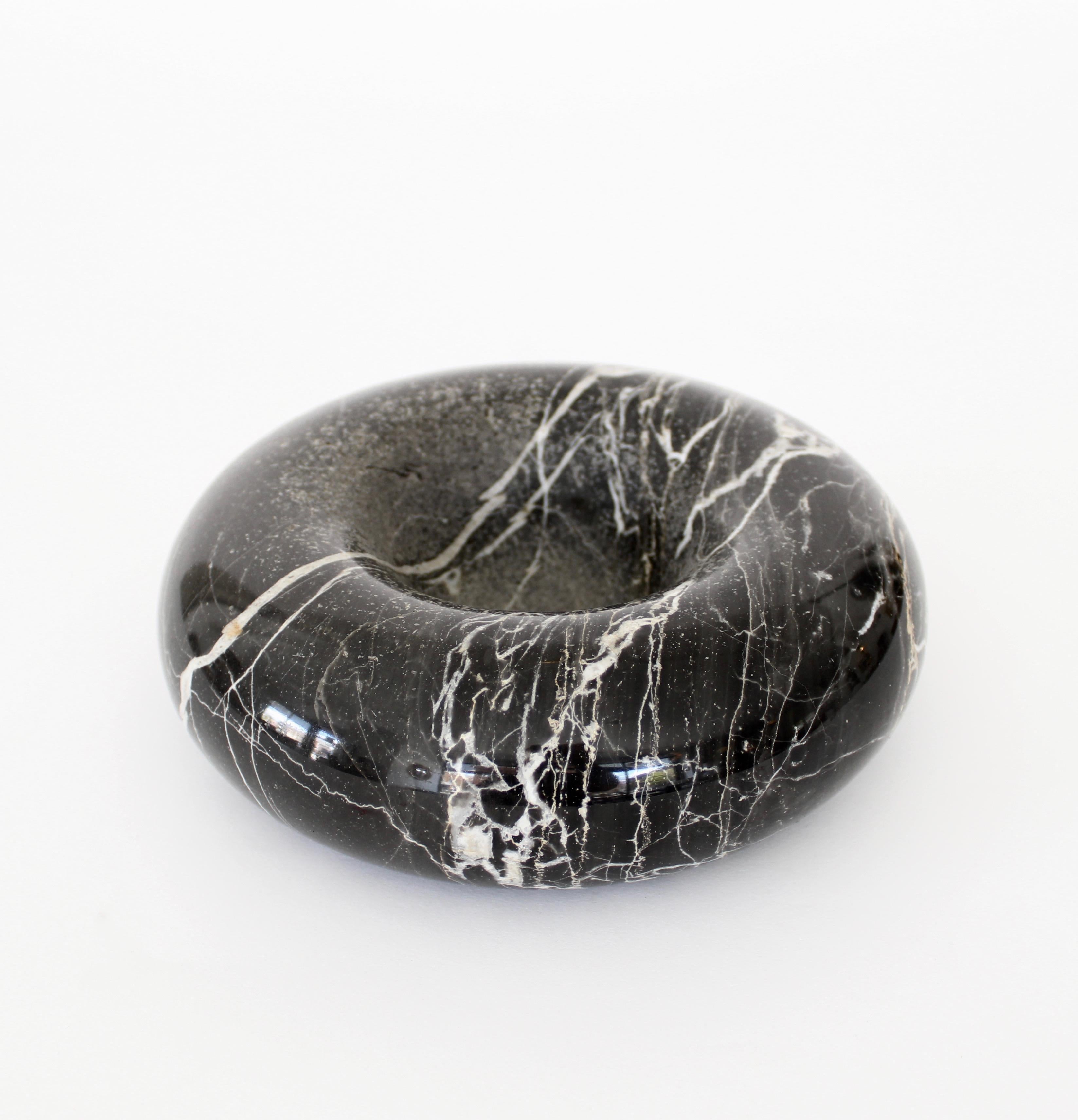 Egidio Di Giusti Di Rosa Concetta Black Marquina Marbre Plat Vide Poche Up & Up Bon état à Chicago, IL