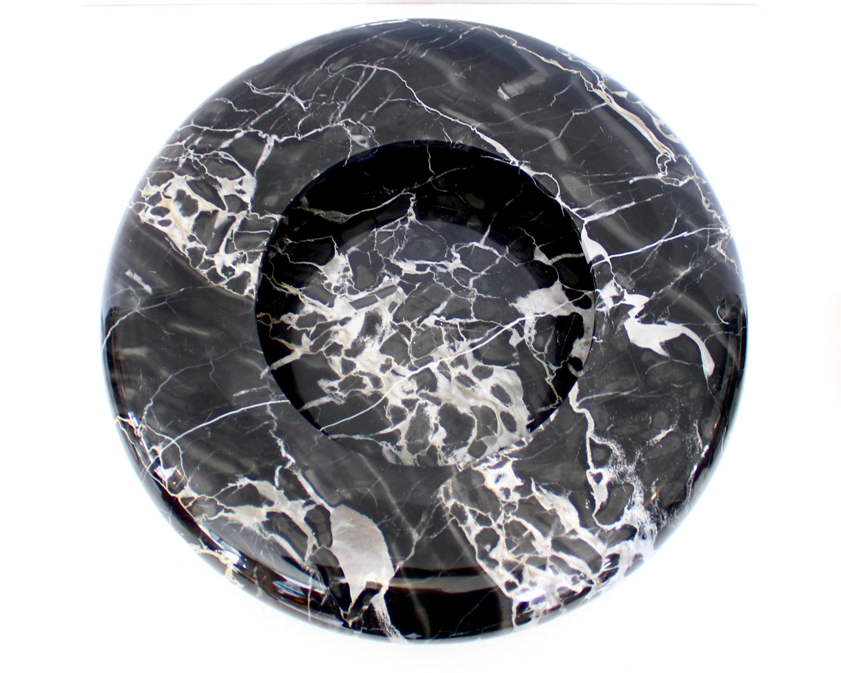 Egidio Di Rosa e Pier Alessandro Giusti Up&Up Piatto in marmo nero o Vide Poche In condizioni buone in vendita a Chicago, IL