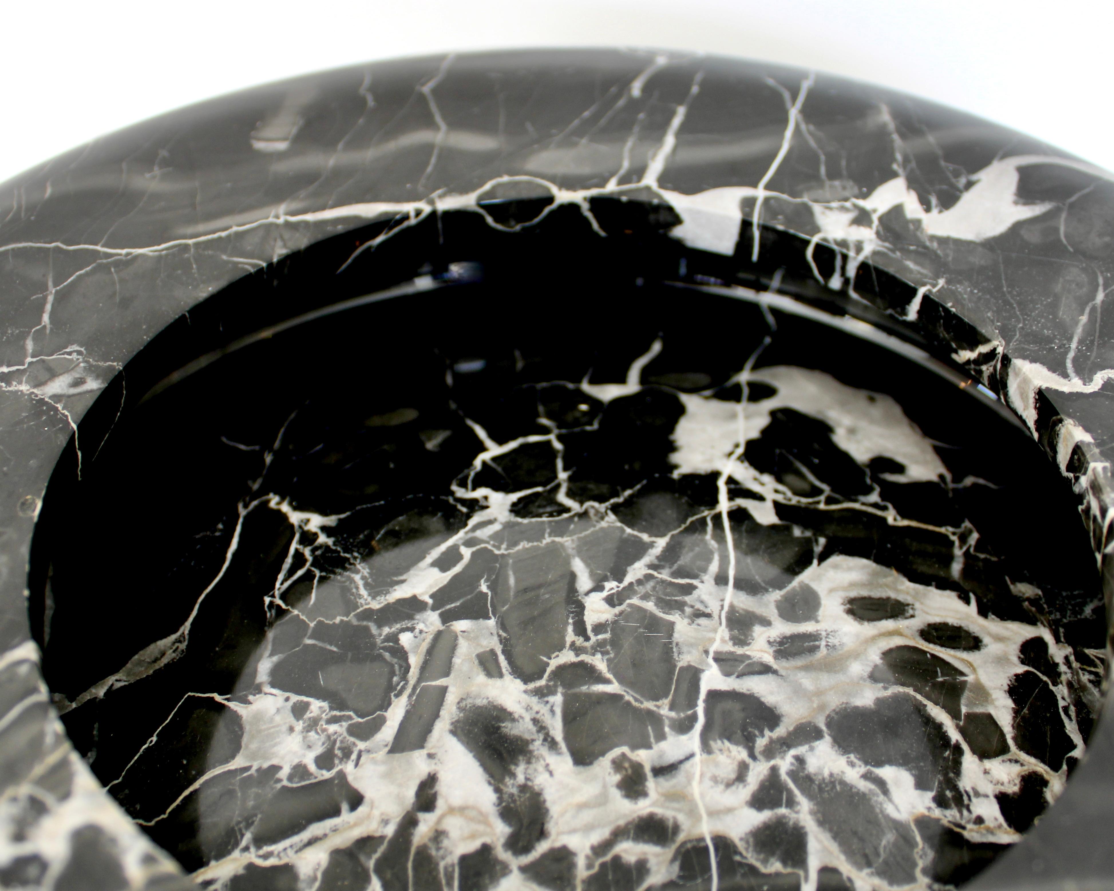 Egidio Di Rosa e Pier Alessandro Giusti Up&Up Piatto in marmo nero o Vide Poche in vendita 1