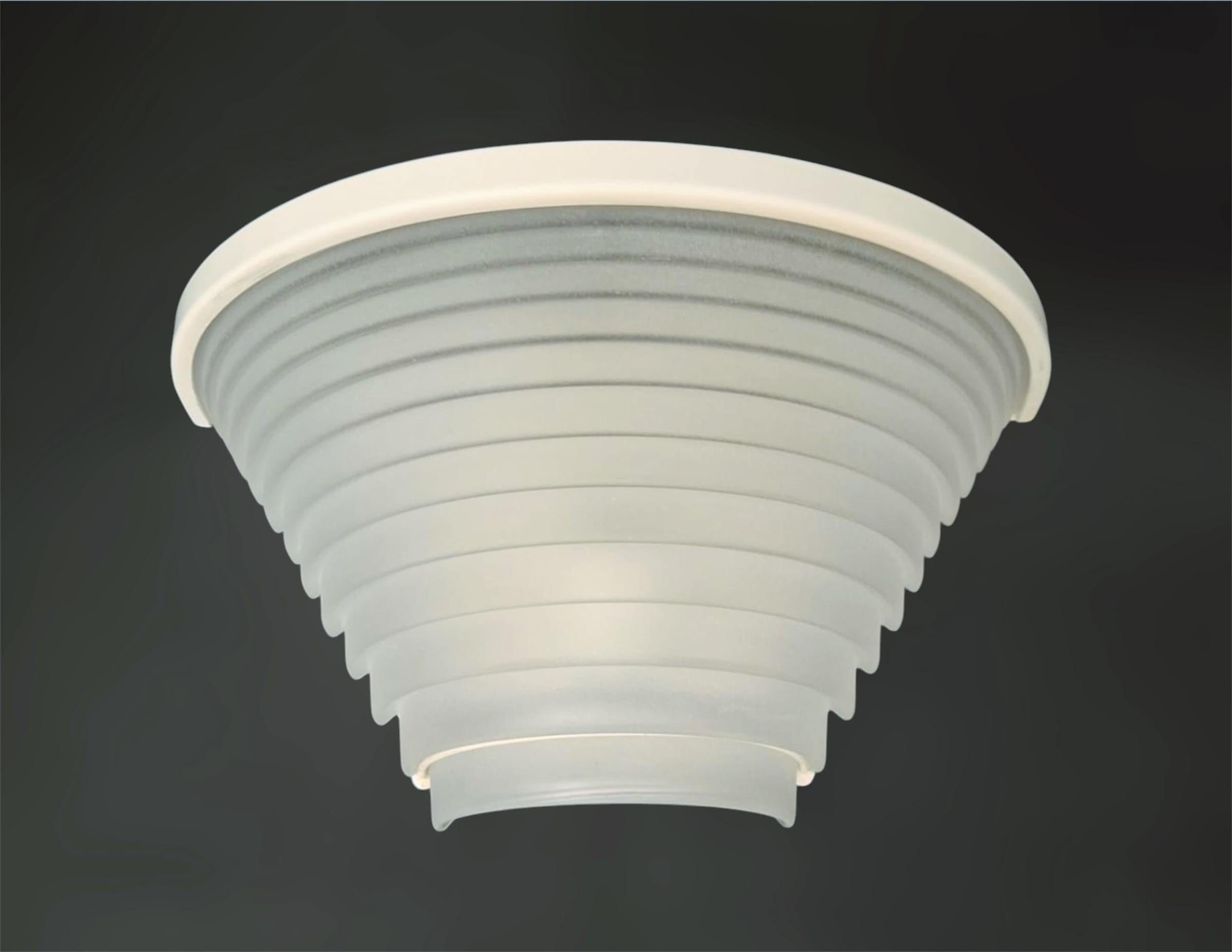 Egisto 28 Sconce by Artemide, 7 Available In Good Condition For Sale In Los Angeles, CA