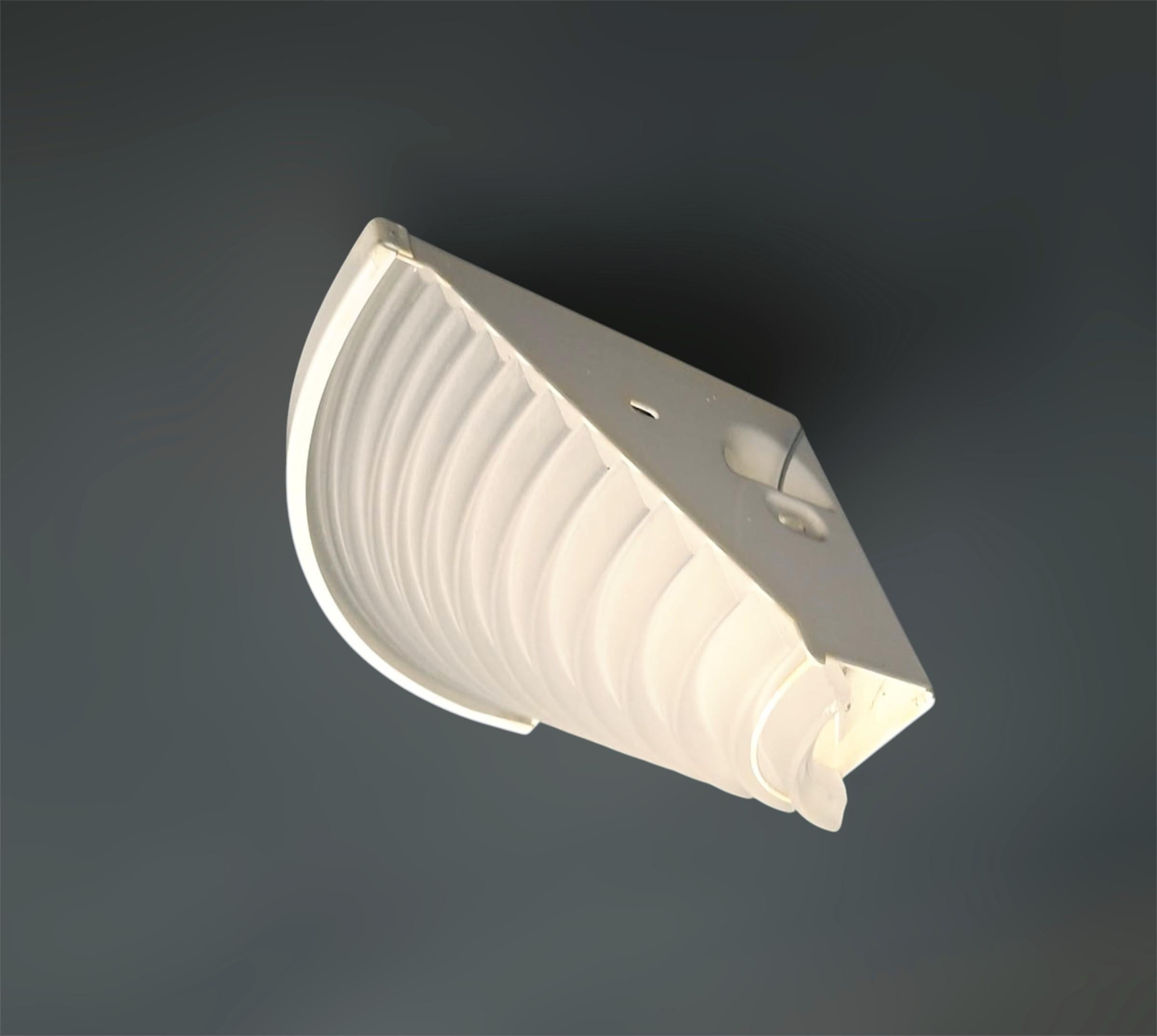 Egisto Angolo Corner Sconce by Artemide, 4 Available In Good Condition For Sale In Los Angeles, CA