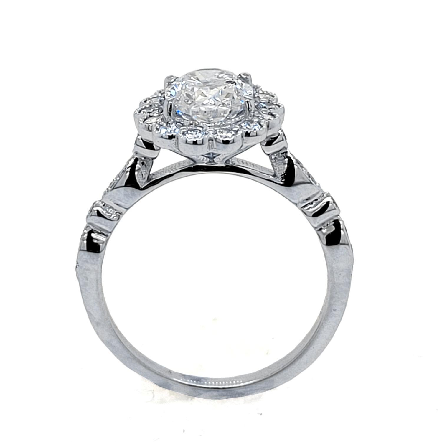 EGL 1,51 quilates E/I1 Anillo de compromiso de diamantes ovalados engastados con halo Corte oval en venta