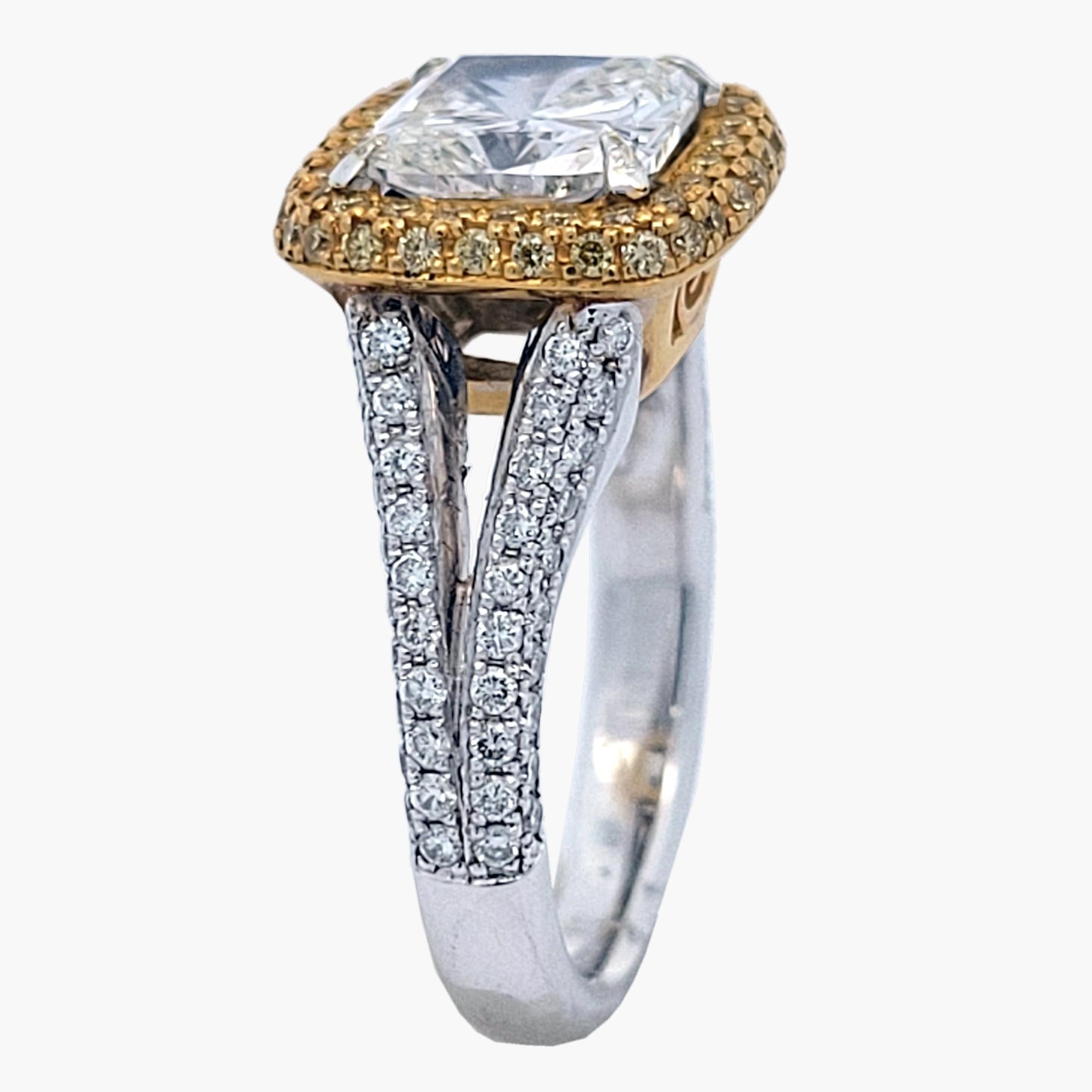 EGL 2,08 carats K/VS2 serti pavé de bague de fiançailles en or 18 carats avec halo Pour femmes en vente