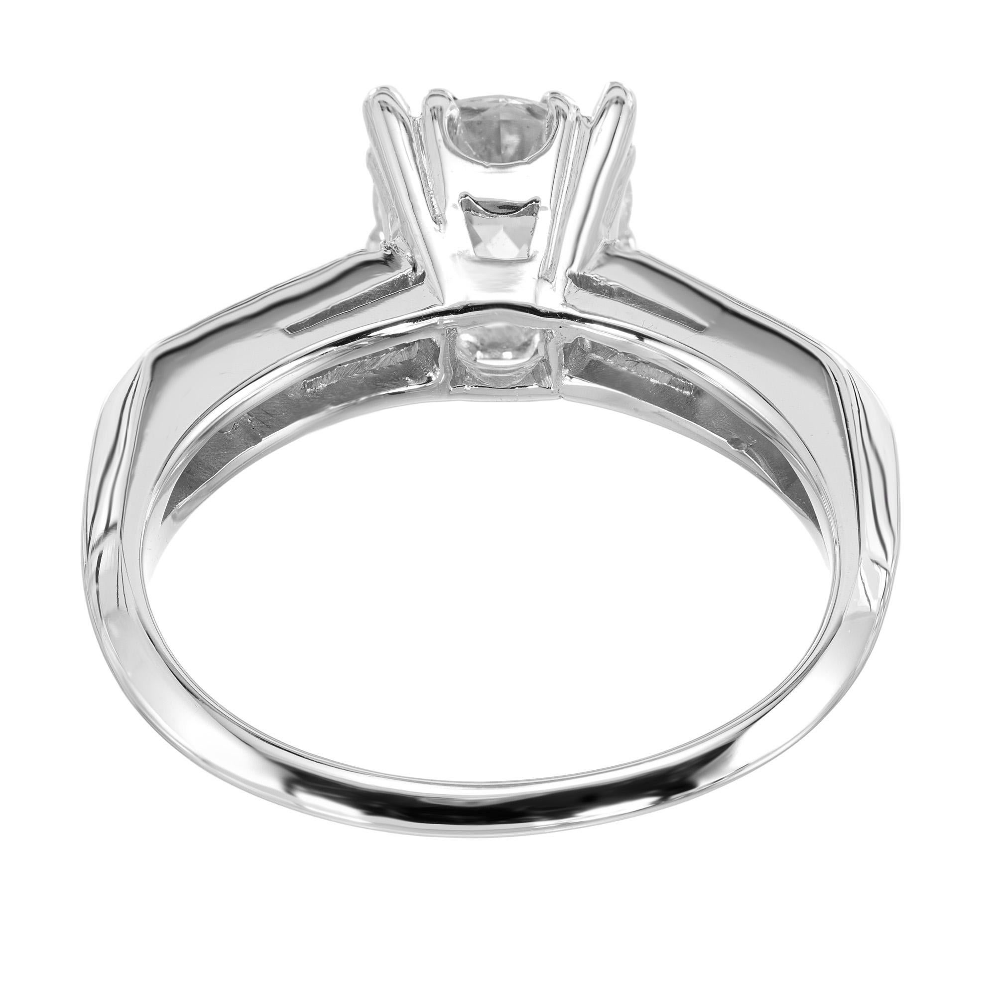 90 Karat Verlobungsring aus Platin mit Diamanten im Übergangsschliff im Angebot 3