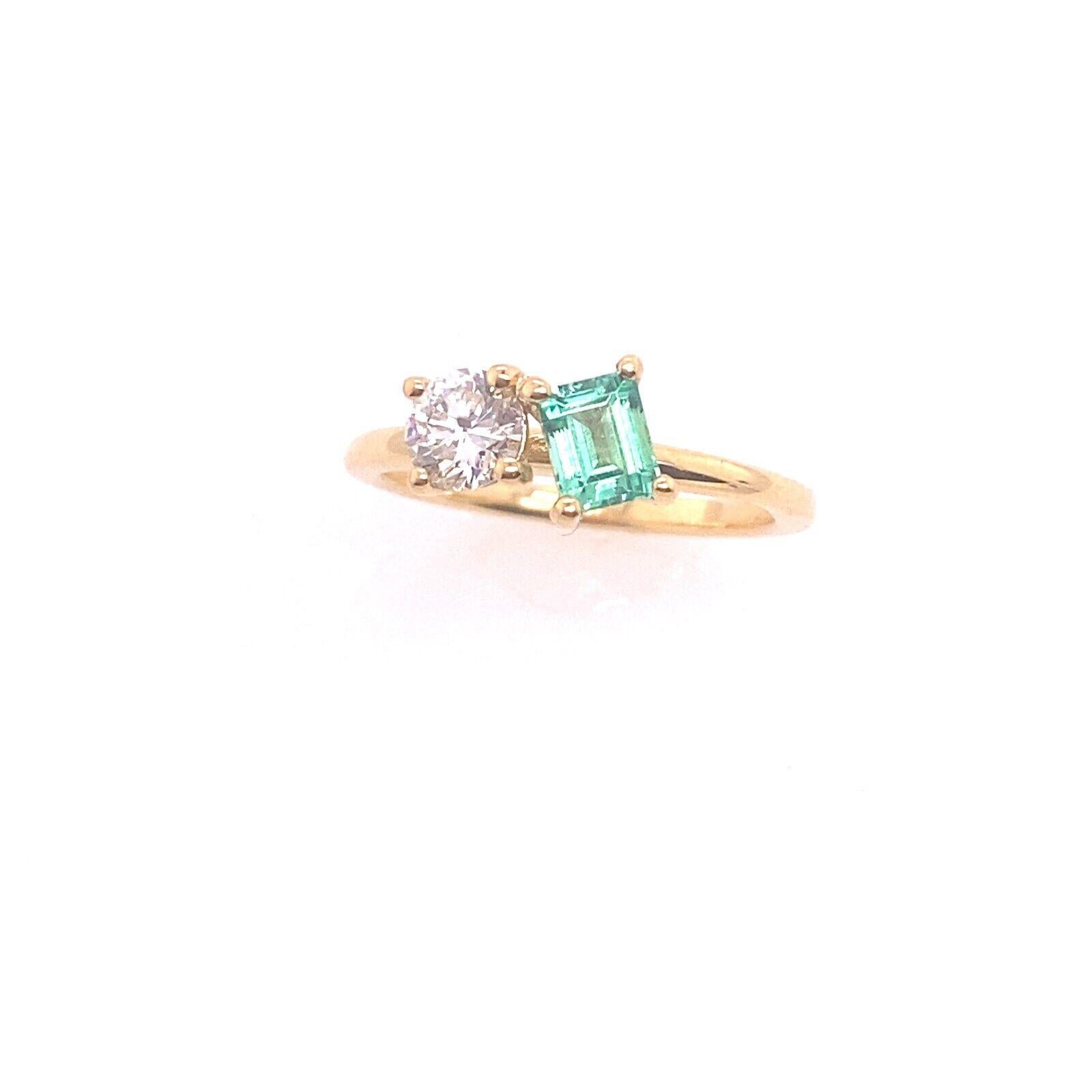 EGL Cert Baguette Emerald & 0.40ct Natural Diamond Ring In 18ct Yellow Gold In New Condition For Sale In London, GB