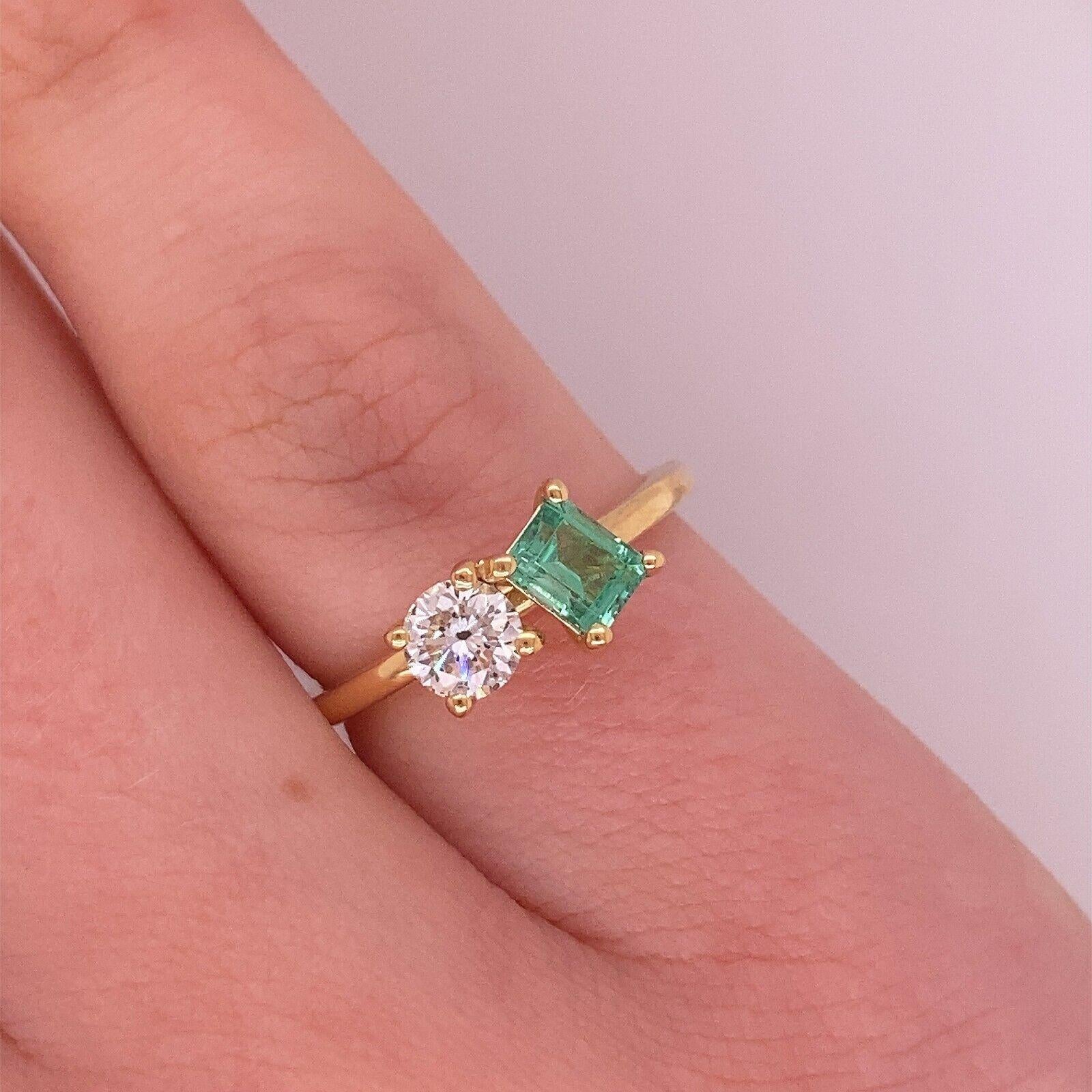 Women's EGL Cert Baguette Emerald & 0.40ct Natural Diamond Ring In 18ct Yellow Gold For Sale