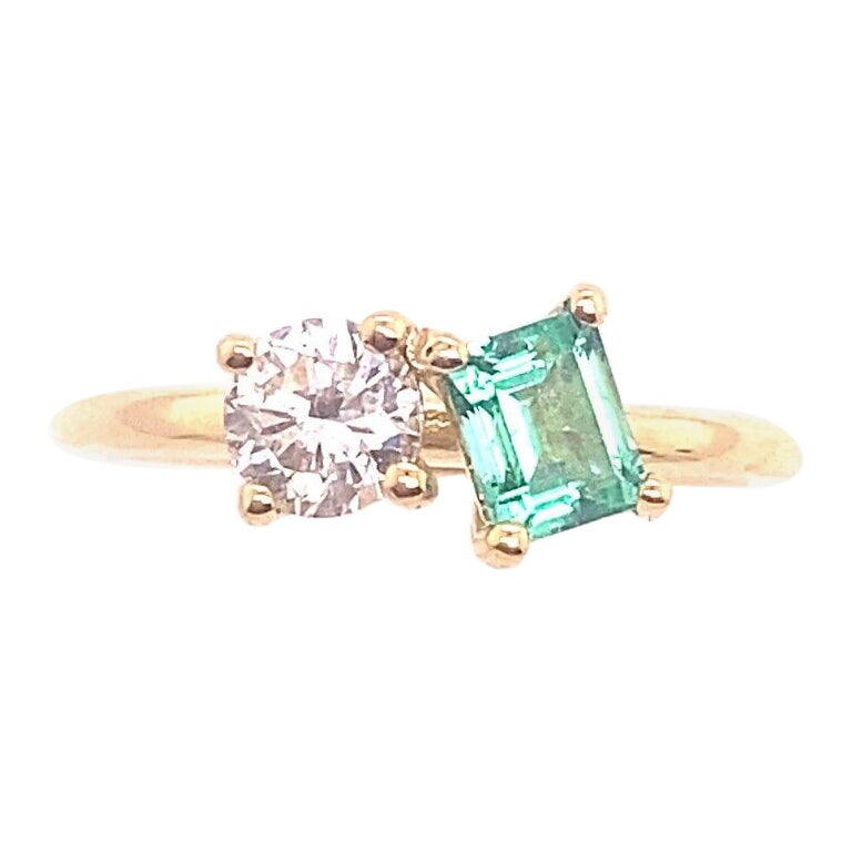 Anello EGL con smeraldo baguette e diamante naturale da 0,40 carati in oro giallo 18 ct. in vendita