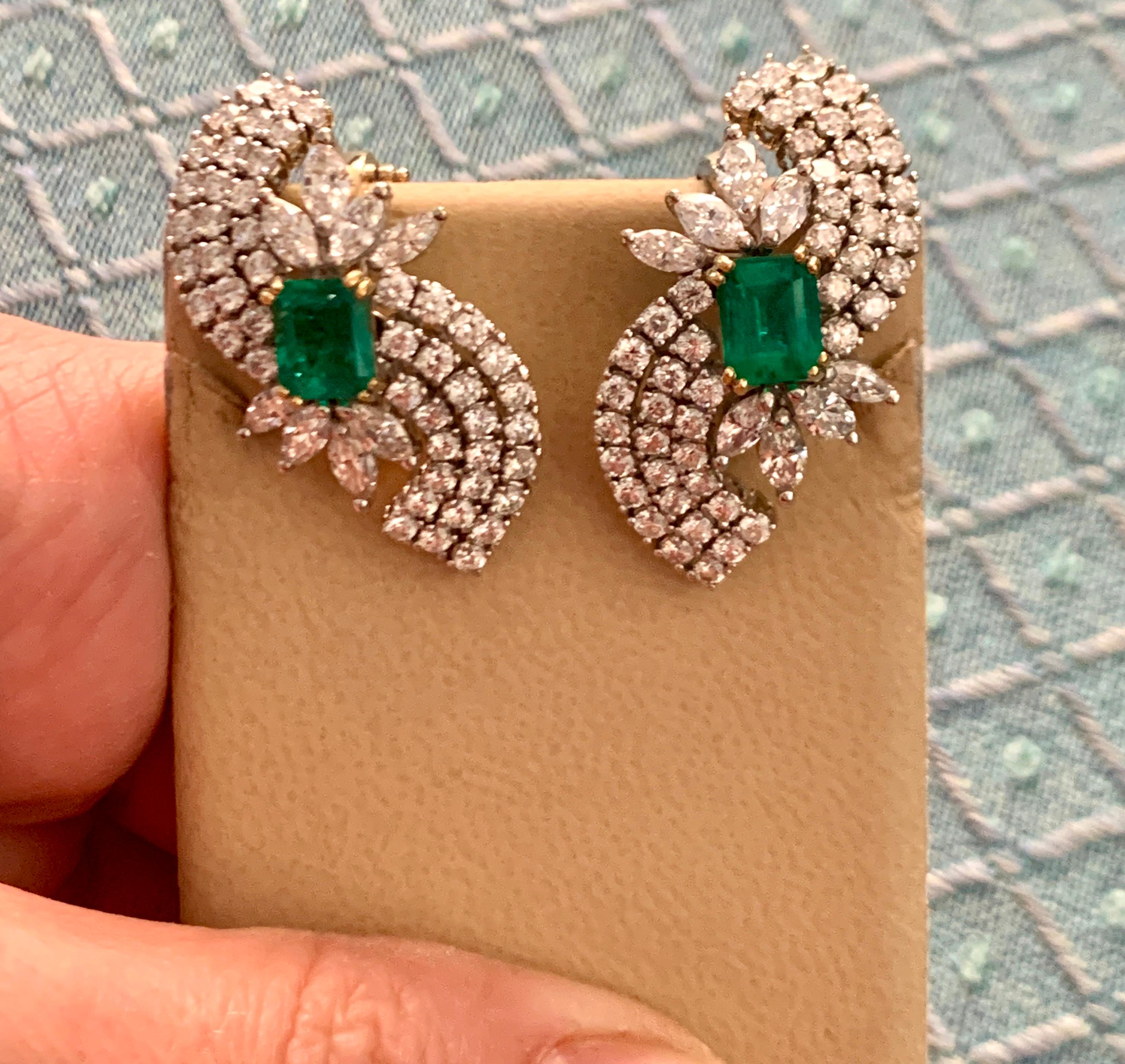 EGL Certfied 4.5 Ct Colombian Emerald Cut Emerald Diamond Clip Earrings 18 Karat 10