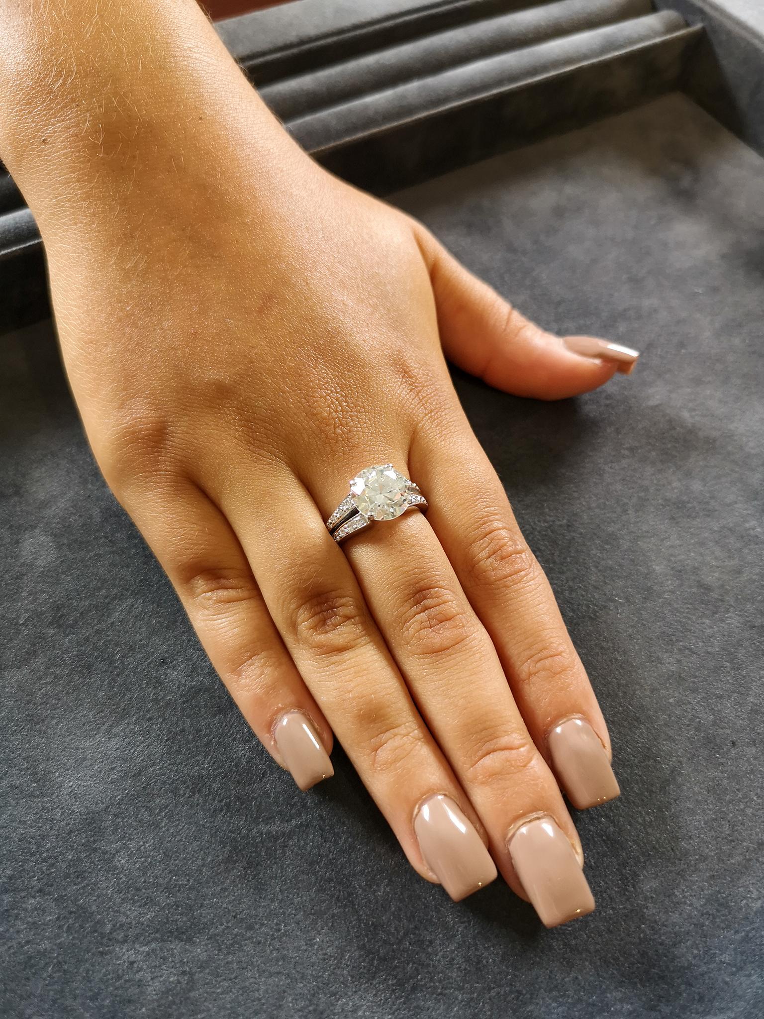 EGL Certificated Brilliant Cut Diamond Solitaire Engagement Ring In Excellent Condition In Newcastle Upon Tyne, GB