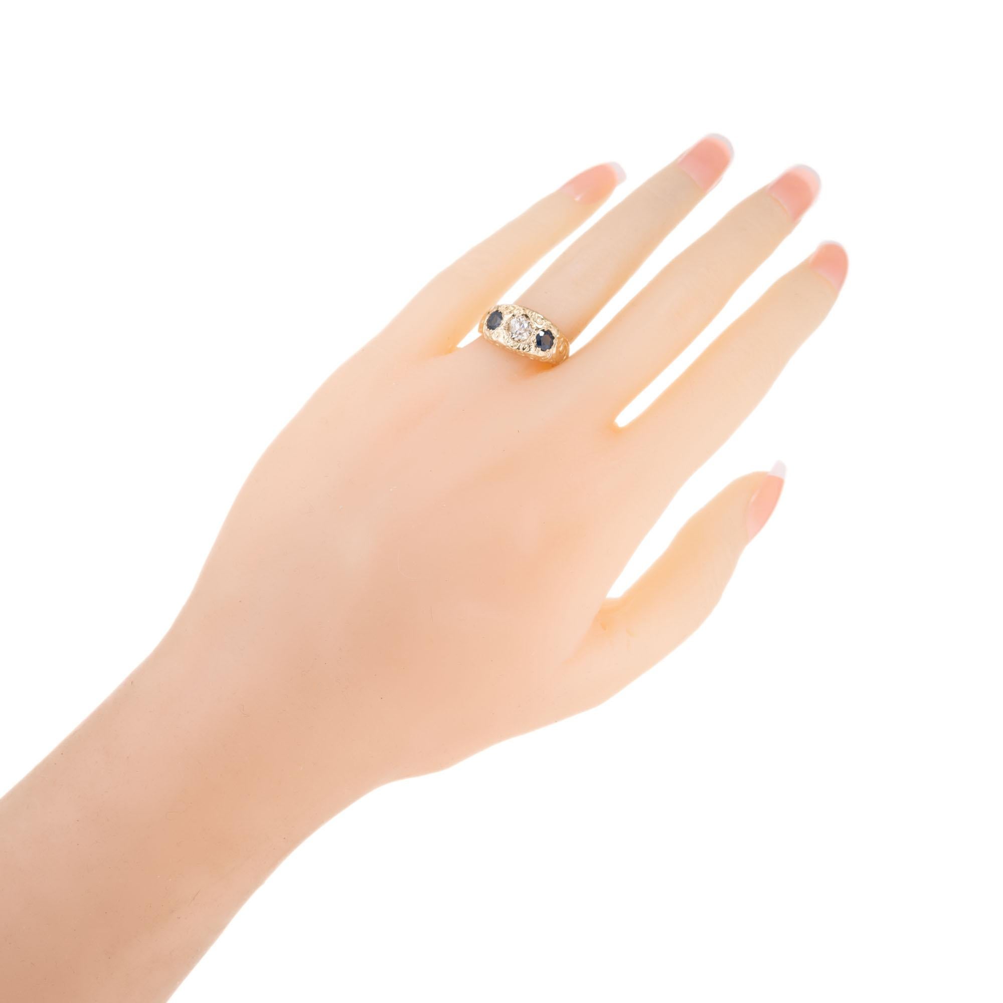 EGL Certified 1.00 Carat Diamond Sapphire Three-Stone Yellow Gold Ring For Sale 1