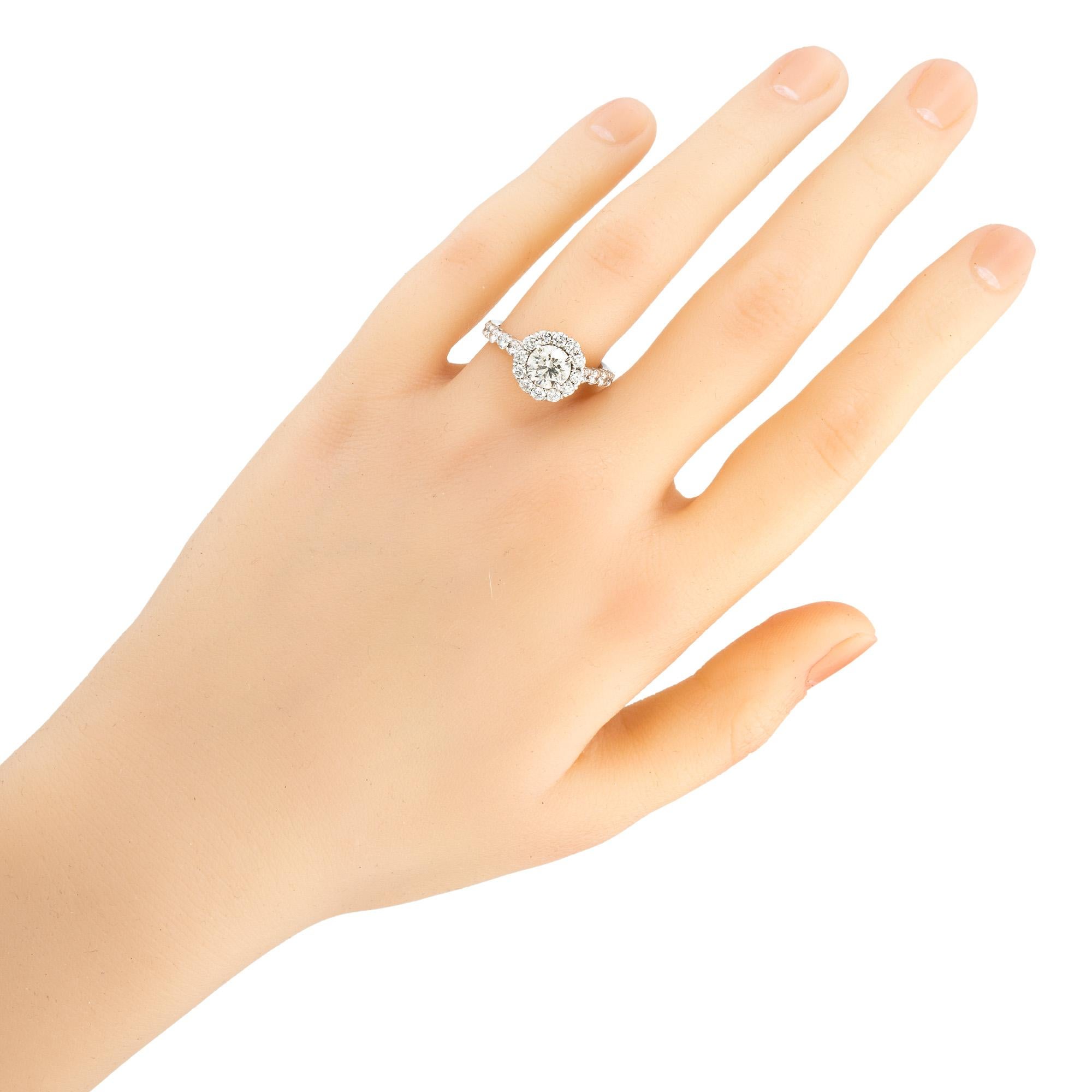Anello di fidanzamento con diamante rotondo aureolato in oro bianco certificato EGL da 1,00 carati in vendita 4