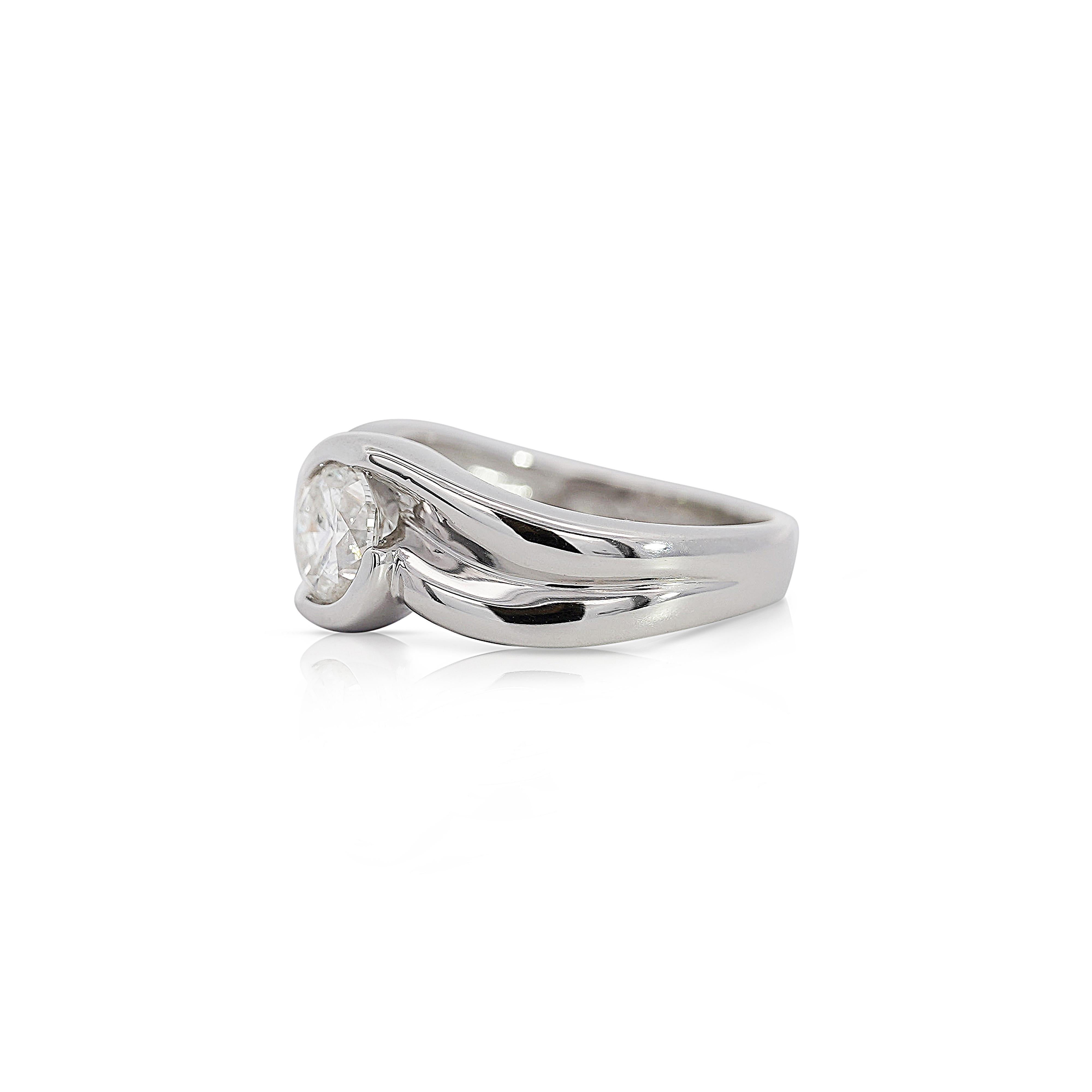 Women's EGL Certified 1.01 Carat Round F-G/SI3 Diamond Platinum Bypass Engagement Ring For Sale