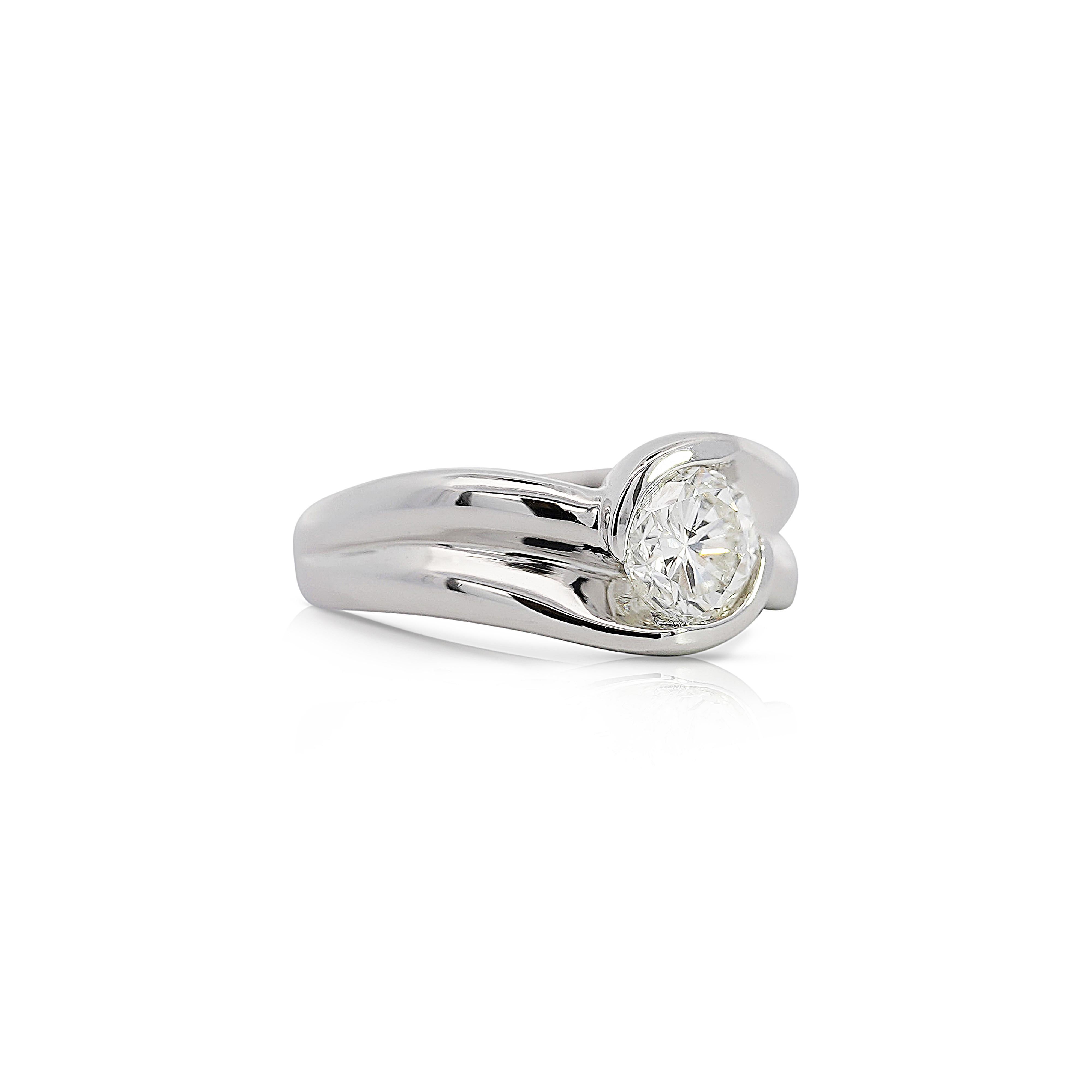 EGL Certified 1.01 Carat Round F-G/SI3 Diamond Platinum Bypass Engagement Ring For Sale 1