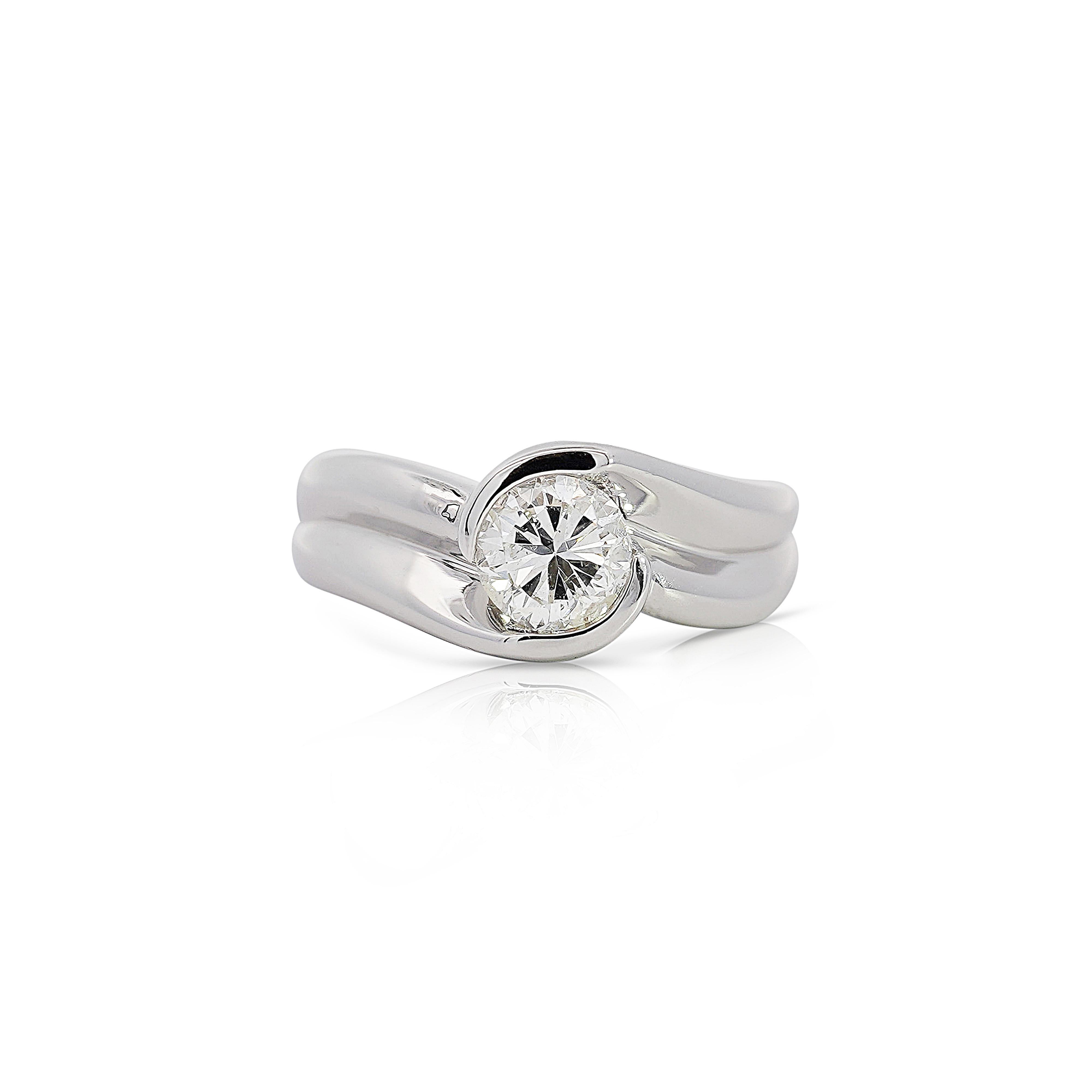 EGL Certified 1.01 Carat Round F-G/SI3 Diamond Platinum Bypass Engagement Ring For Sale 2