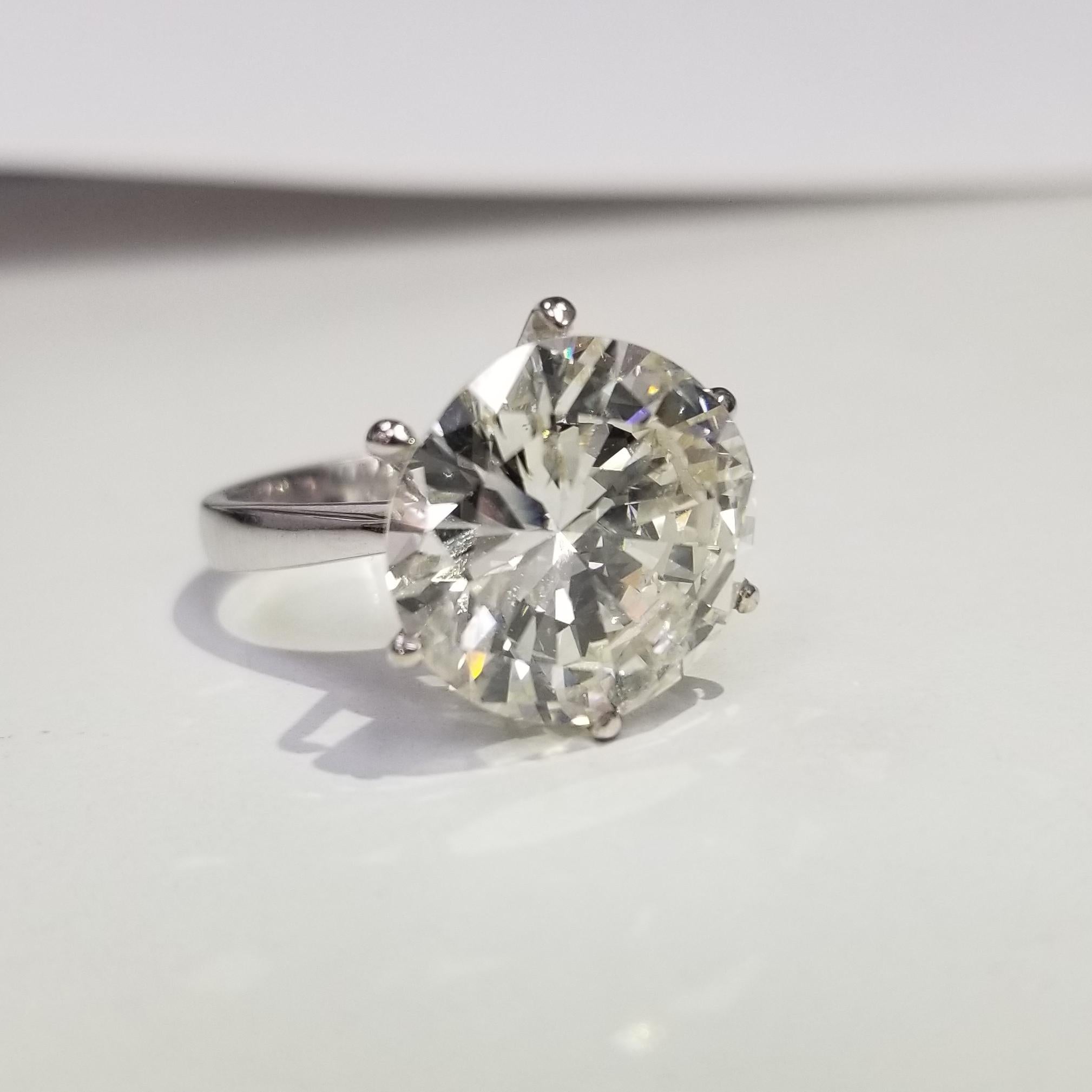14k white gold diamond solitaire containing 1 brilliant cut diamond; color H, clarity SI2 and weight 10.64cts. (US 62926906D).