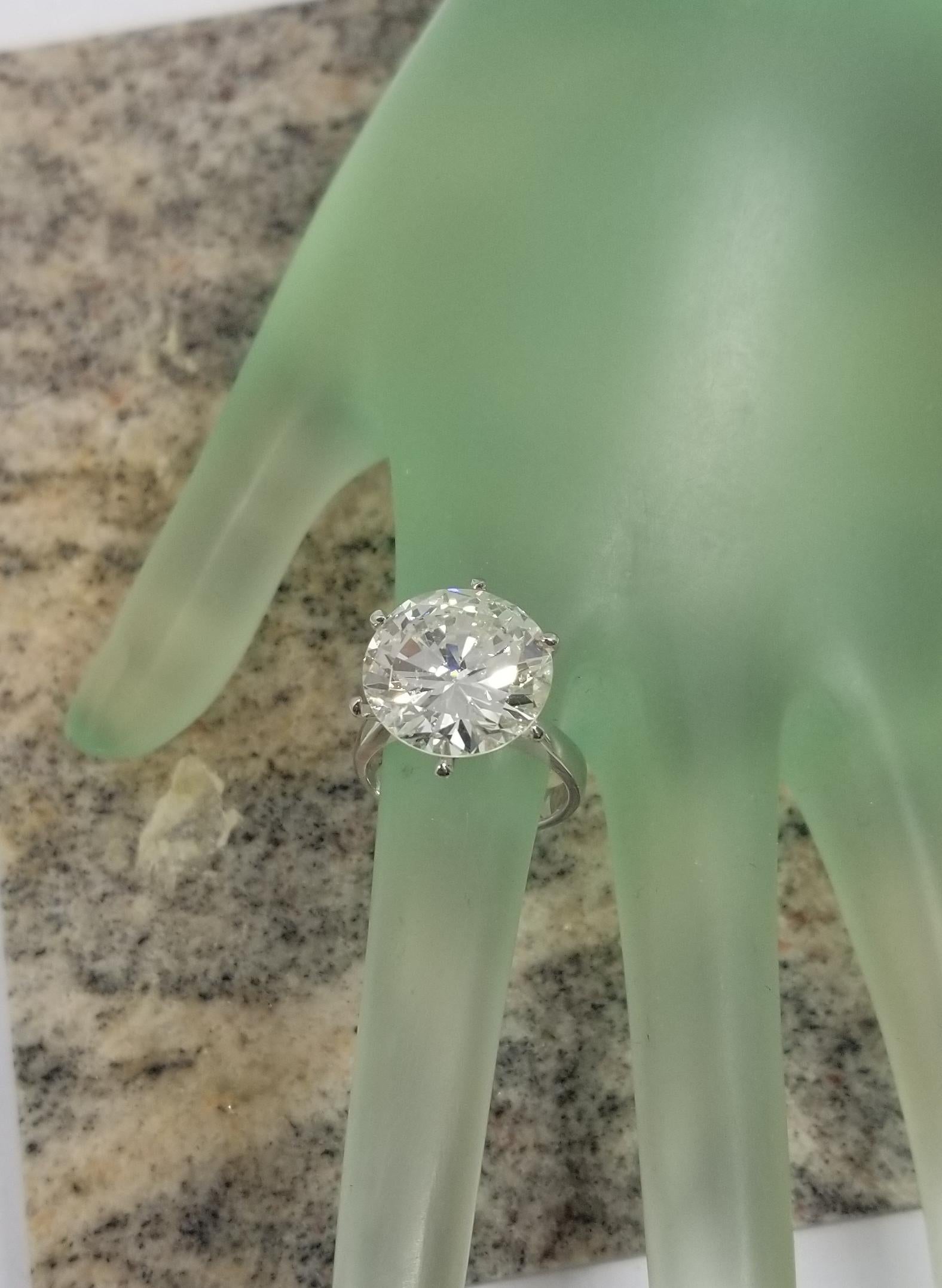 Taille ronde Diamant taille brillant de 10,69 carats certifié EGL, couleur H, pureté SI2 en vente