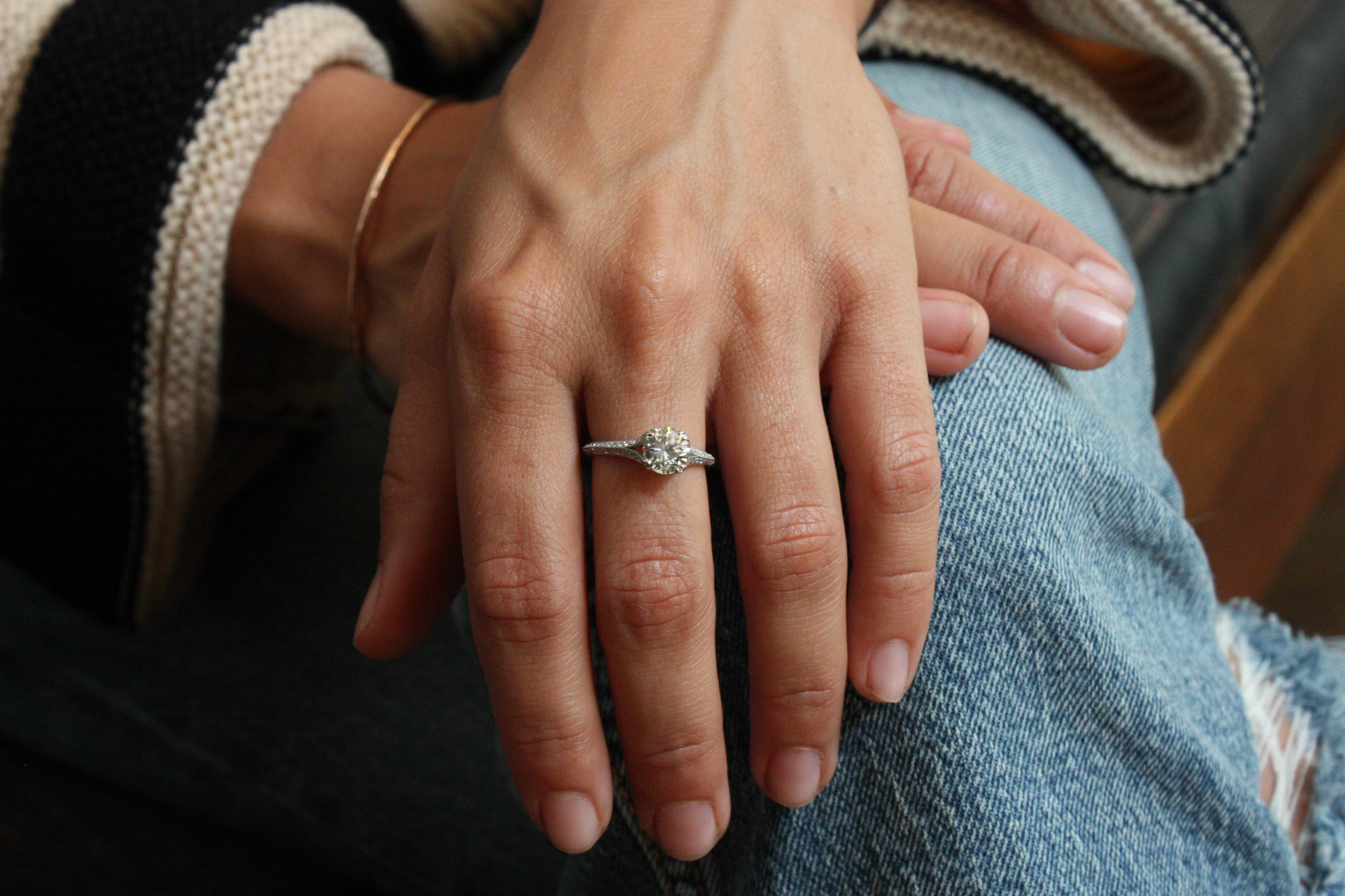 Bague de fiançailles en platine de style Art déco avec 1,13 carat de diamant et 0,22 de côté en vente 4