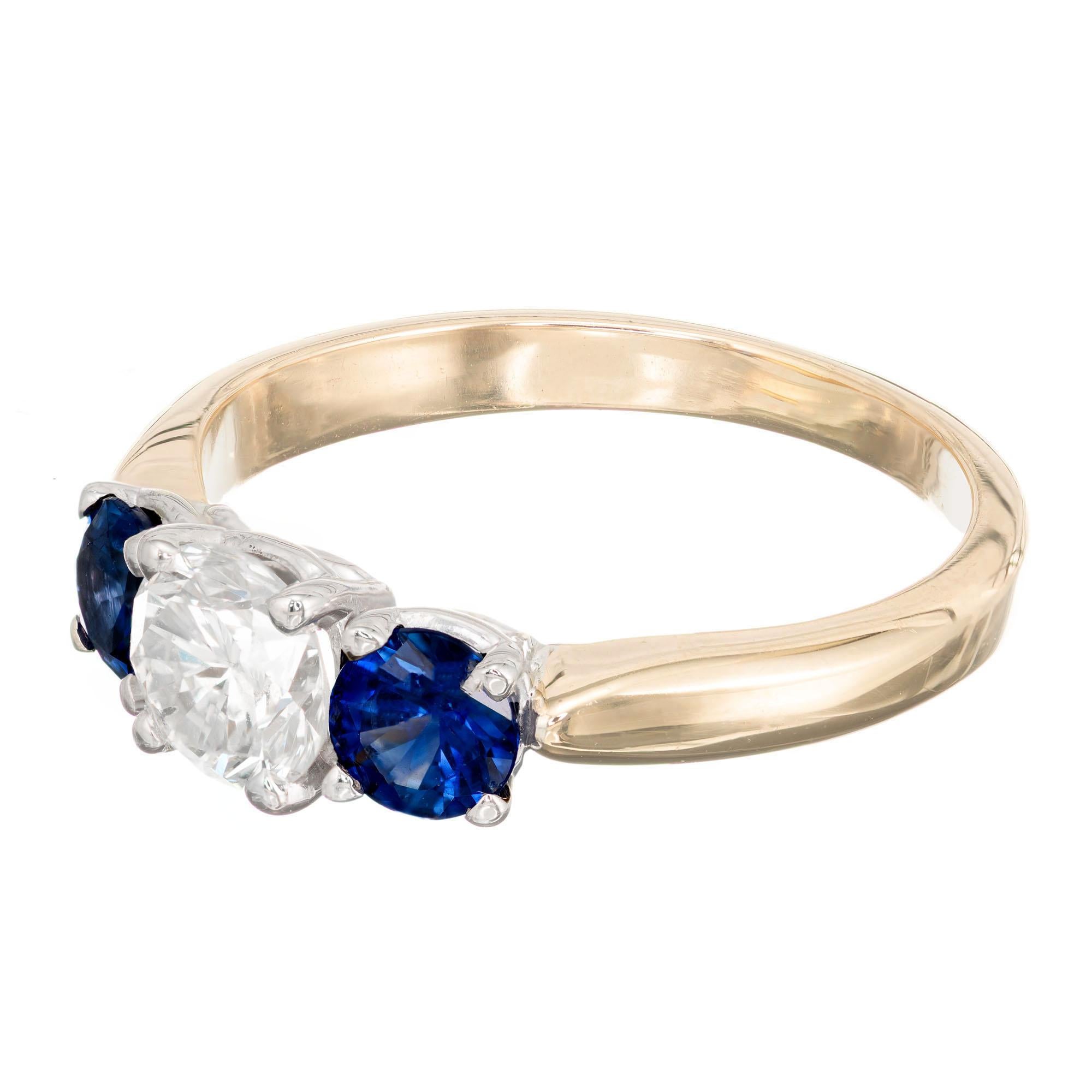 Taille ronde Bague de fiançailles à trois pierres en or avec diamants ronds et saphirs de 1,38 carat certifiés EGL en vente