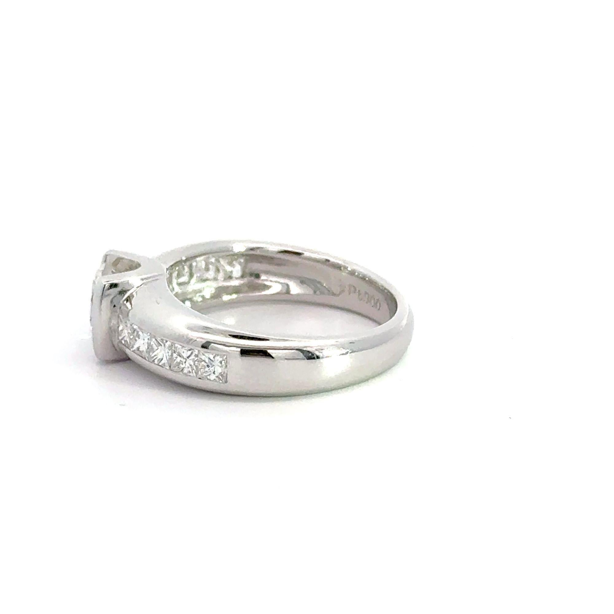Anello con incastonatura a canale in platino con diamante rotondo e principessa certificato EGL da 1,65 carati in vendita 5