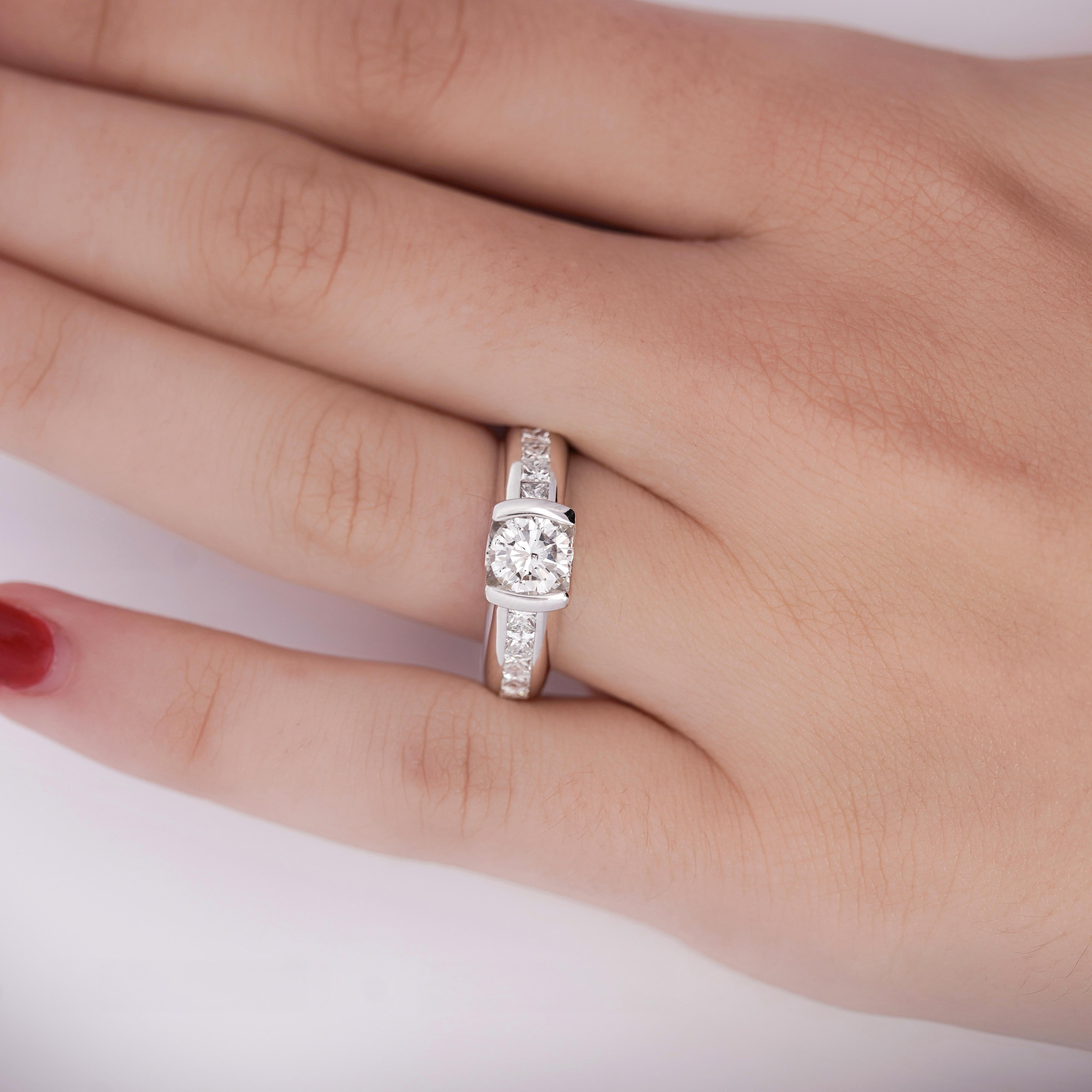 EGL Certified 1.65 Carat Round & Princess Diamond Platinum Channel Set Ring For Sale 2
