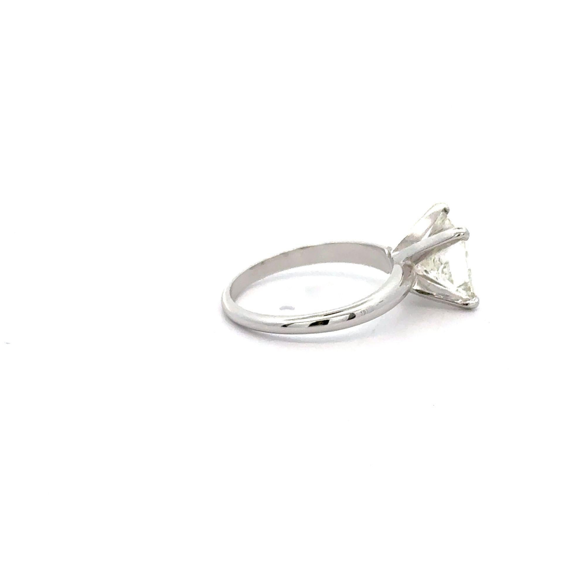 EGL Certified 2.15 Carat Princess Cut Diamond in 14K White Gold Engagement Ring In New Condition For Sale In Miami, FL