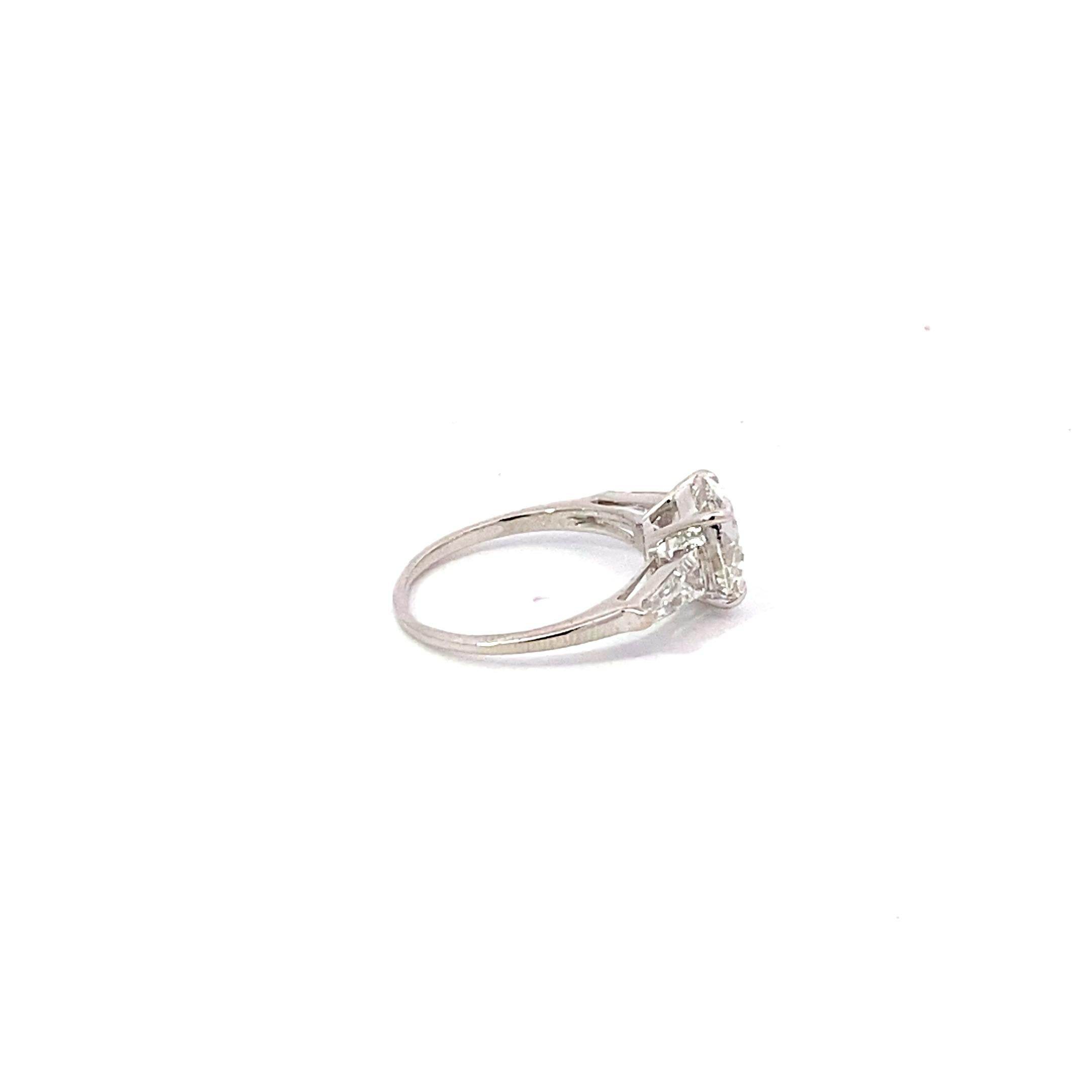 Bague en or blanc 18 carats certifiée EGL et ornée d'un diamant rond de 3,02 carats taillé en brillant en vente 1