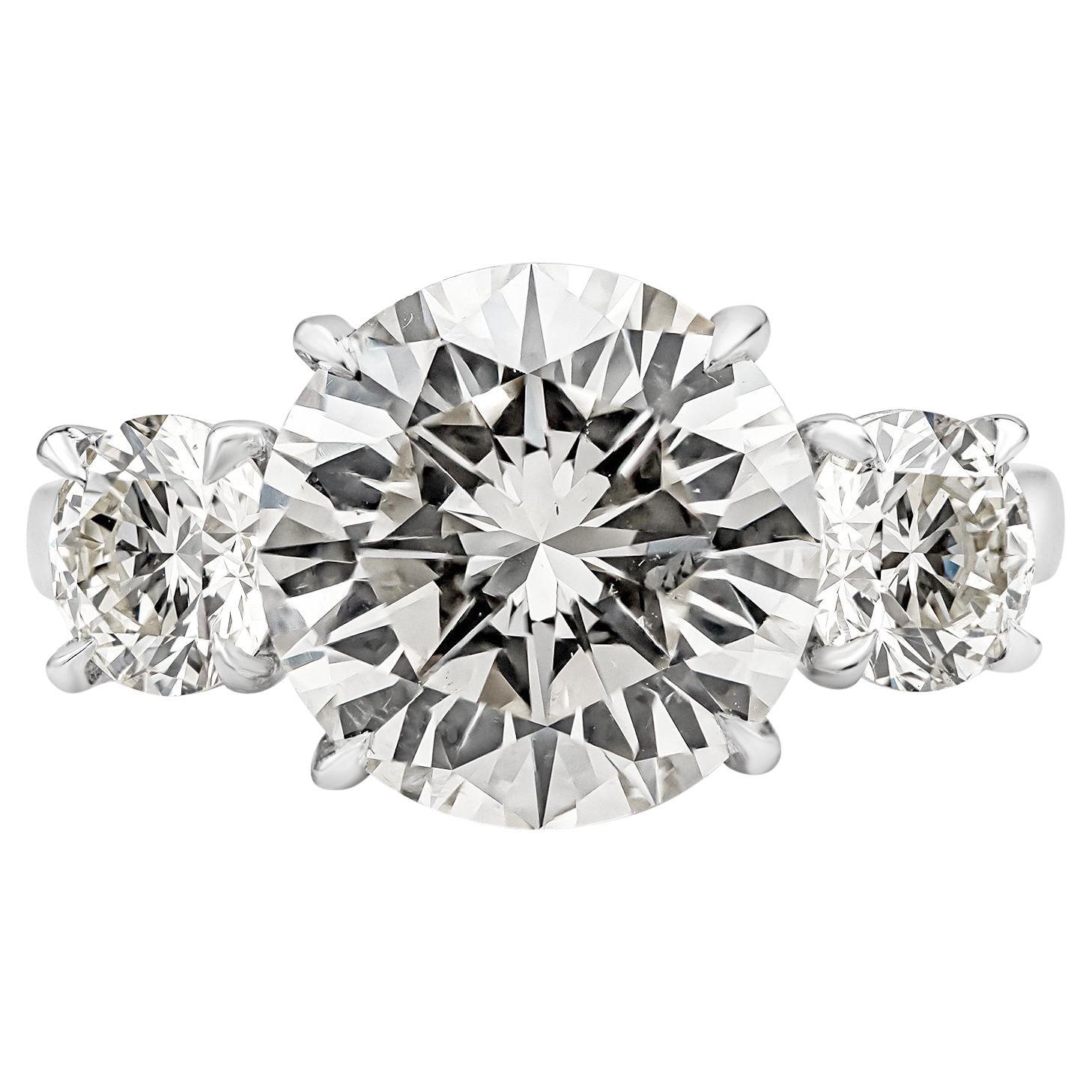 EGL-zertifizierter 5,53 Karat runder Brillant-Diamant-Verlobungsring mit drei Steinen im Angebot
