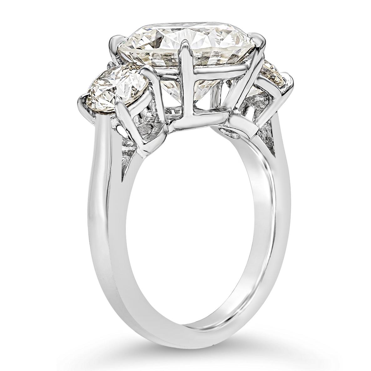 EGL-zertifizierter 5,53 Karat runder Brillant-Diamant-Verlobungsring mit drei Steinen (Zeitgenössisch) im Angebot