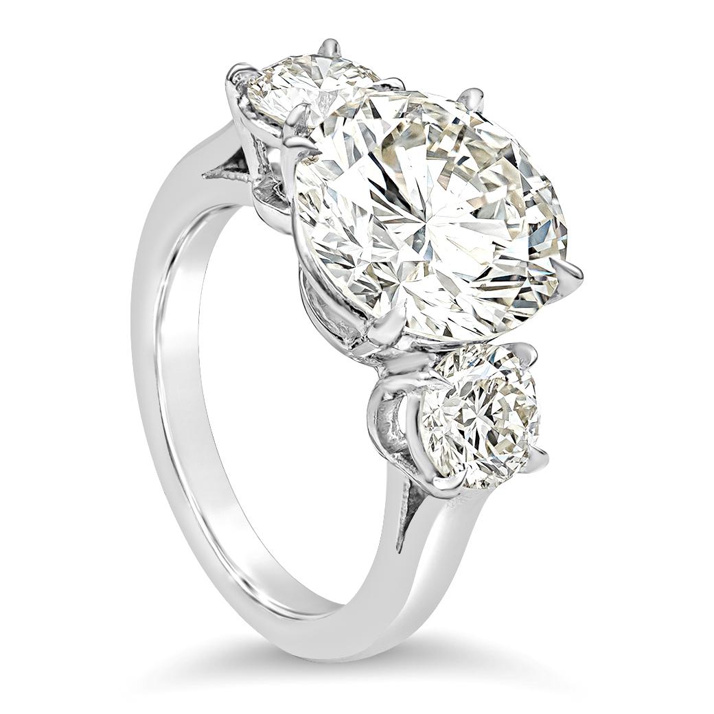 Round Cut EGL Certified 5.53 Carats Brilliant Round Diamond Three-Stone Engagement Ring For Sale