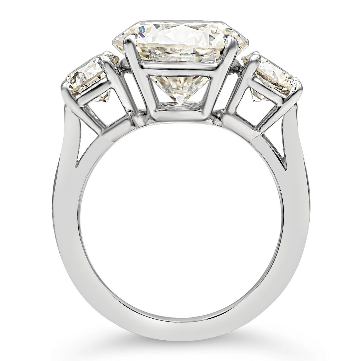 EGL-zertifizierter 5,53 Karat runder Brillant-Diamant-Verlobungsring mit drei Steinen im Zustand „Neu“ im Angebot in New York, NY