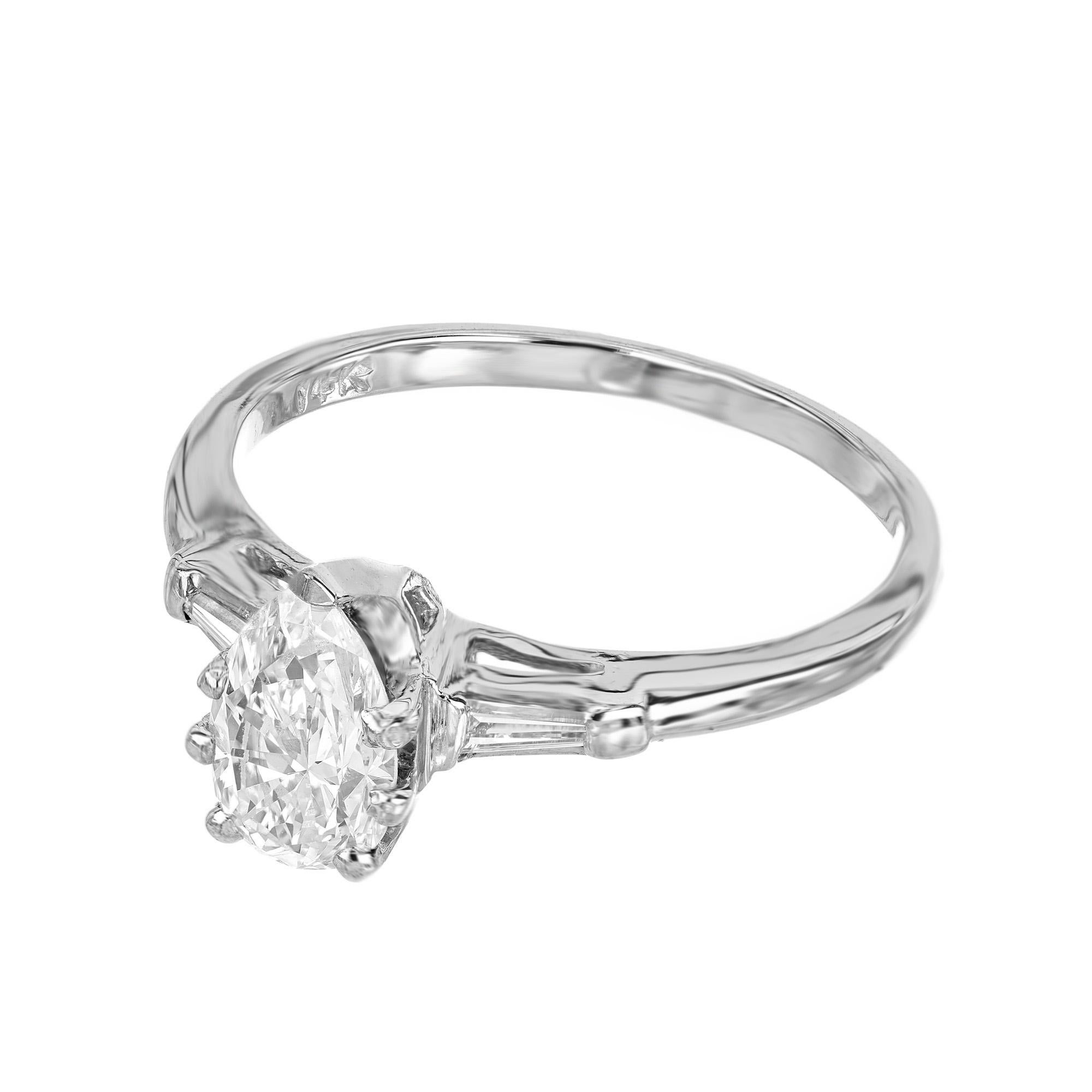 Taille baguette Bague de fiançailles à trois pierres en or avec diamant en forme de poire certifié EGL en vente