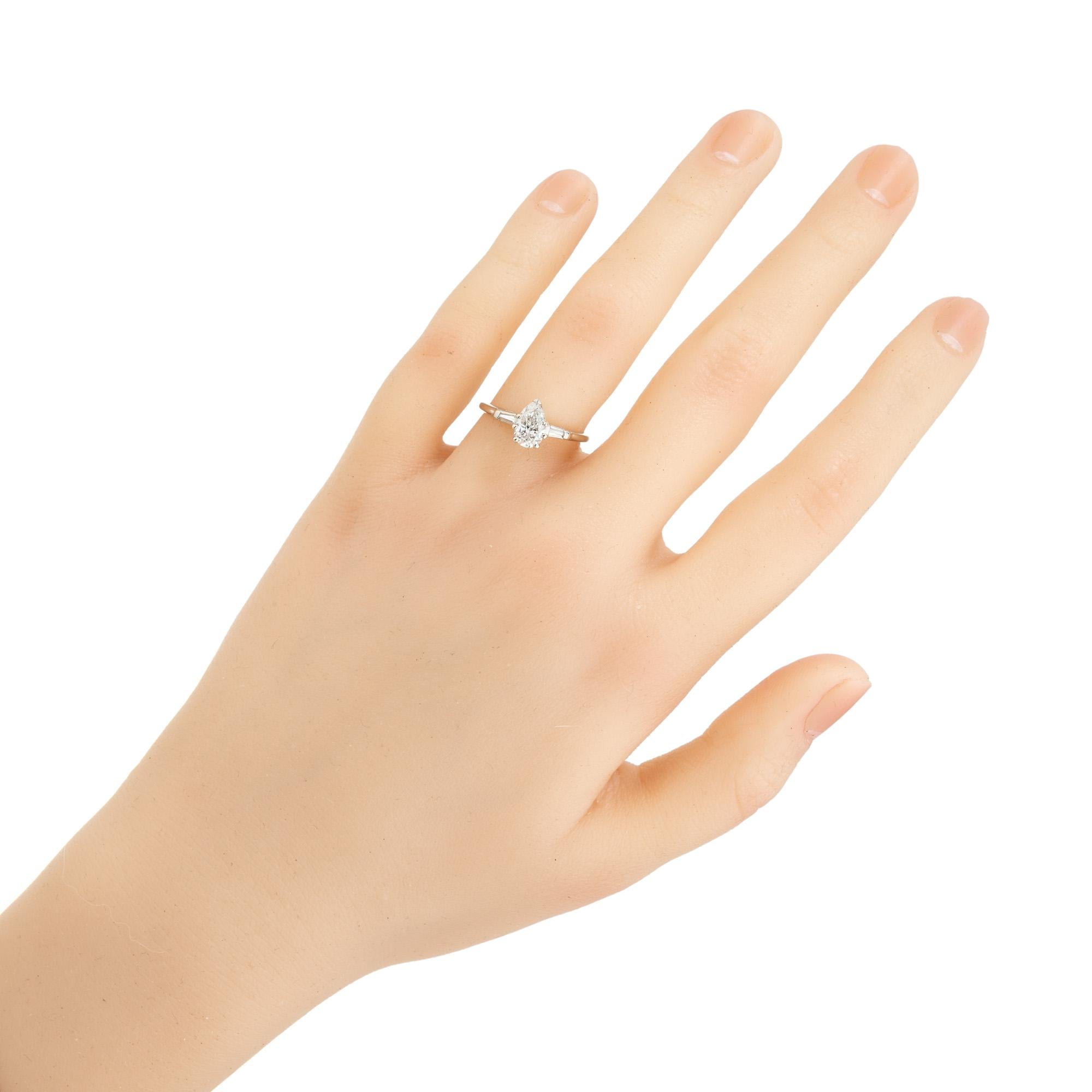 Bague de fiançailles à trois pierres en or avec diamant en forme de poire certifié EGL en vente 3