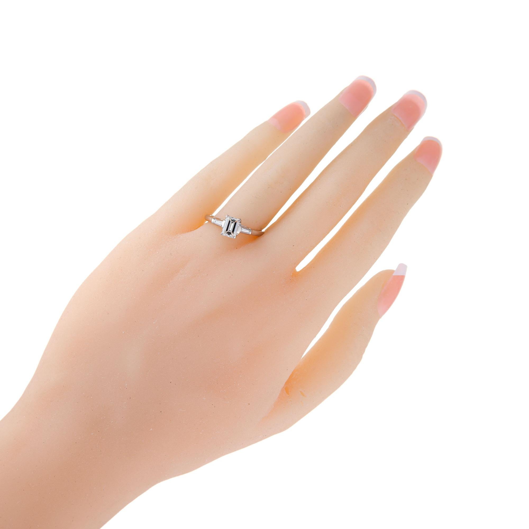 Anello di fidanzamento a tre pietre in platino con diamante certificato EGL da 73 carati in vendita 3