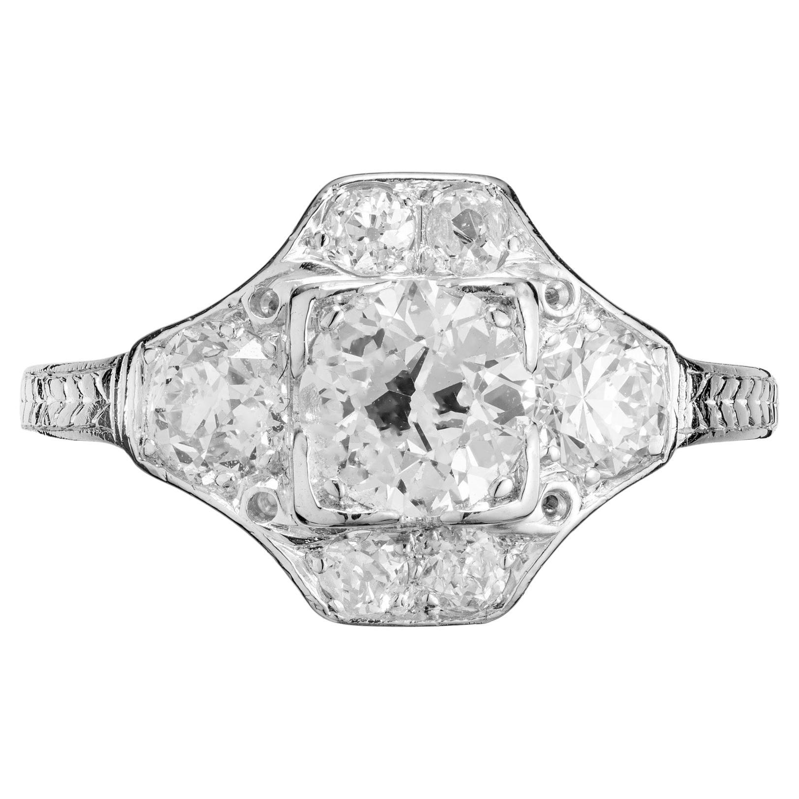 Entdecken Sie die zeitlose Eleganz des Verlobungsrings mit 0,73 Karat altem europäischem Diamanten aus Platin im Art-Déco-Stil der 1930er Jahre, ein Meisterwerk, das die Romantik einer vergangenen Epoche einfängt. Dieser exquisite Ring zeigt einen