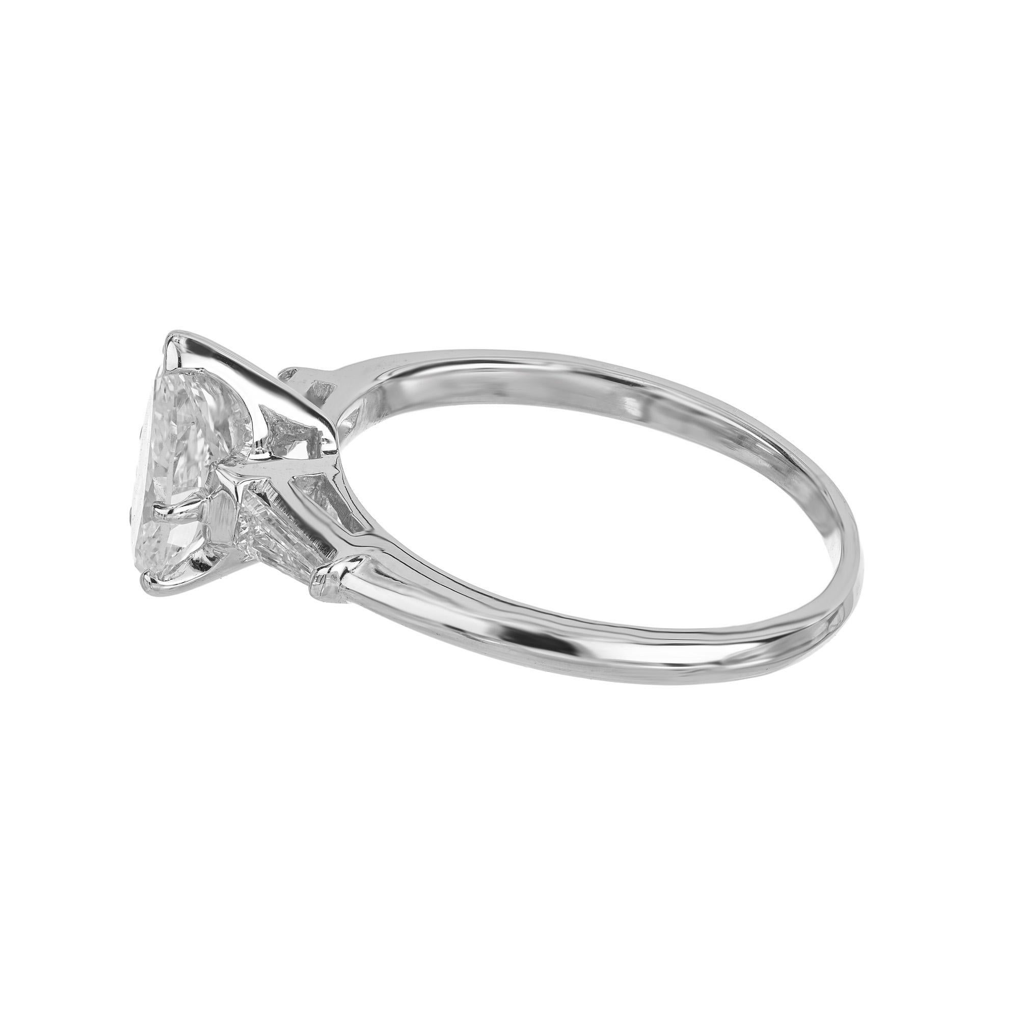 De las mujeres EGL Certified .95 Carat Pear Diamond Platinum Three Stone Engagement Ring en venta
