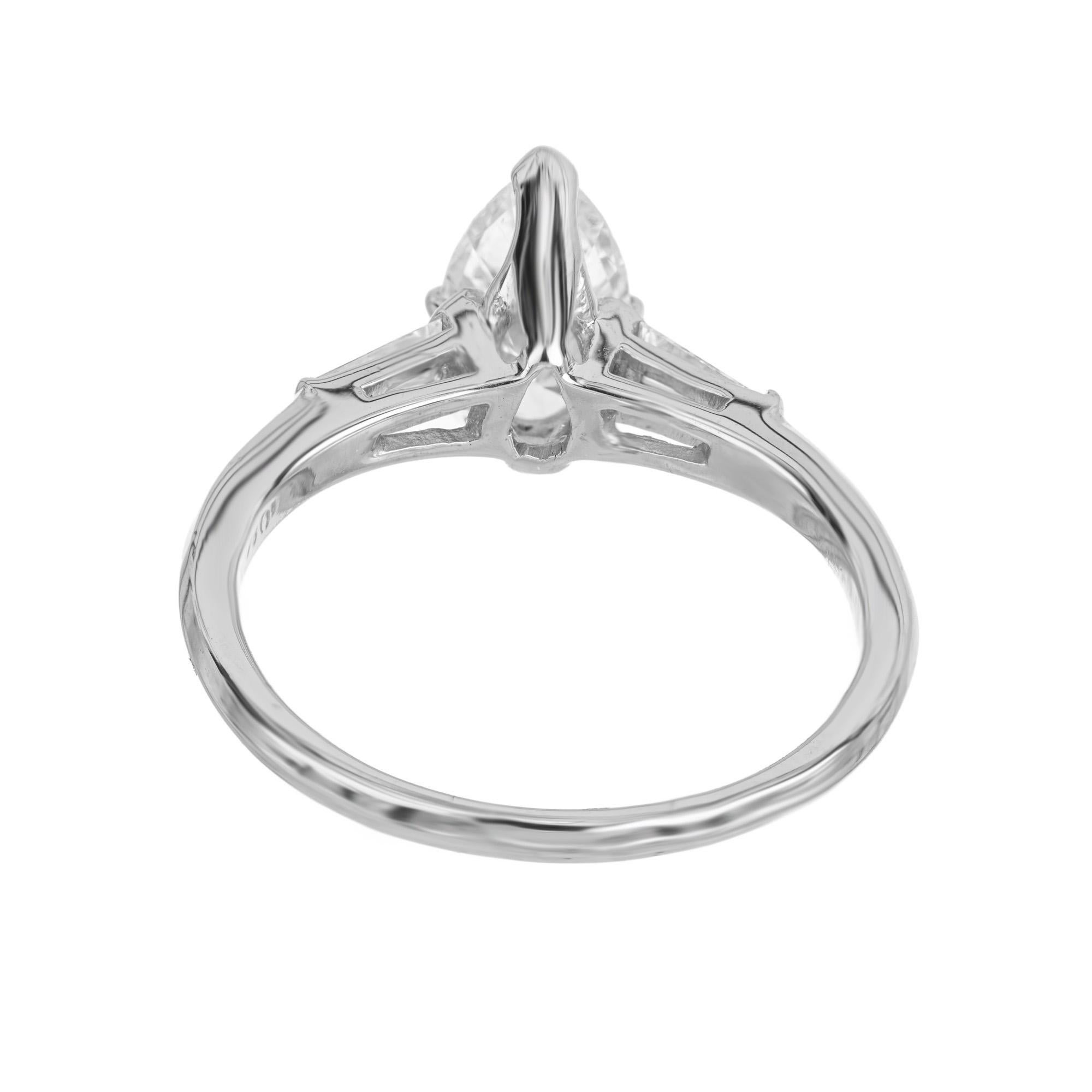 EGL Certified .95 Carat Pear Diamond Platinum Three Stone Engagement Ring en venta 1