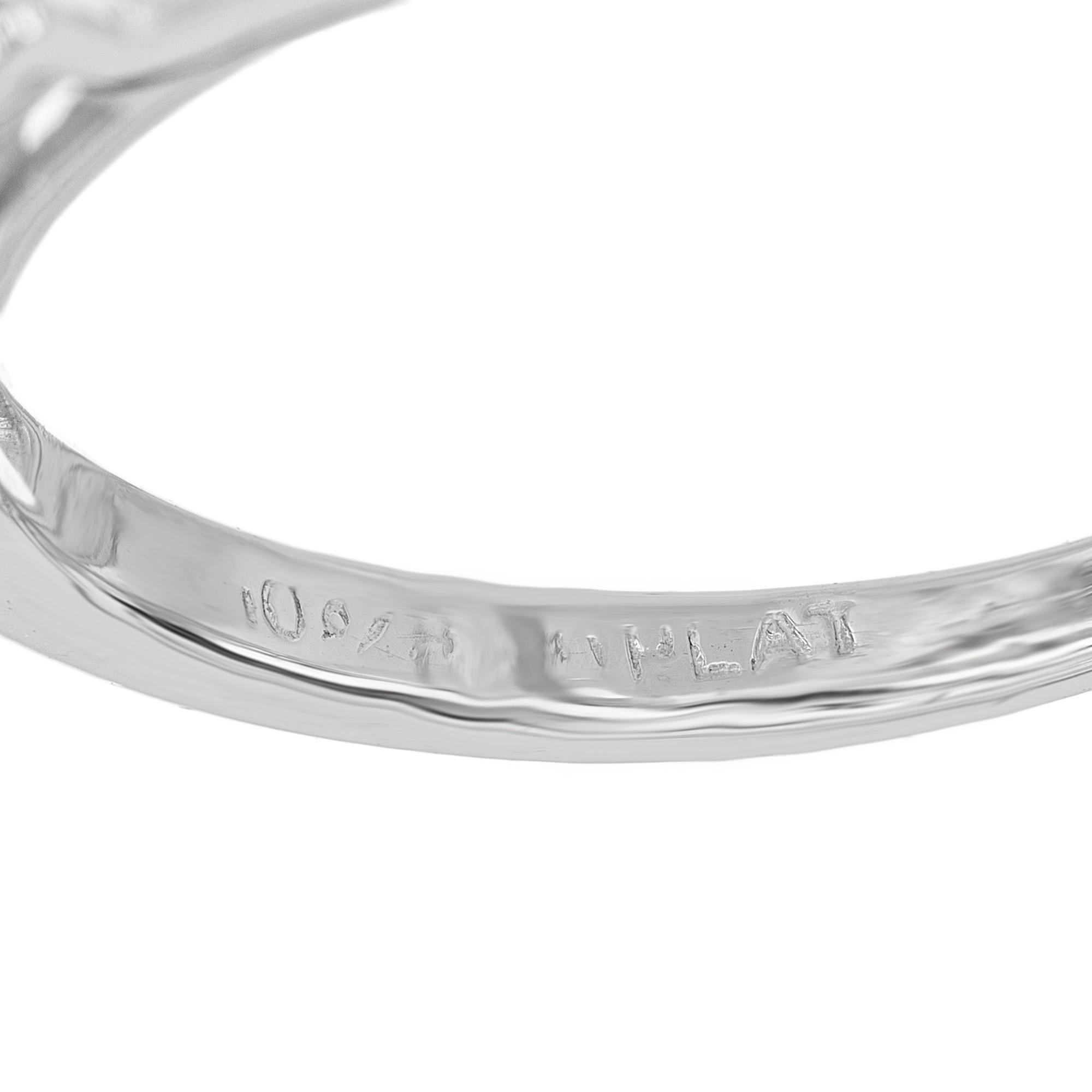 EGL Certified .95 Carat Pear Diamond Platinum Three Stone Engagement Ring en venta 2