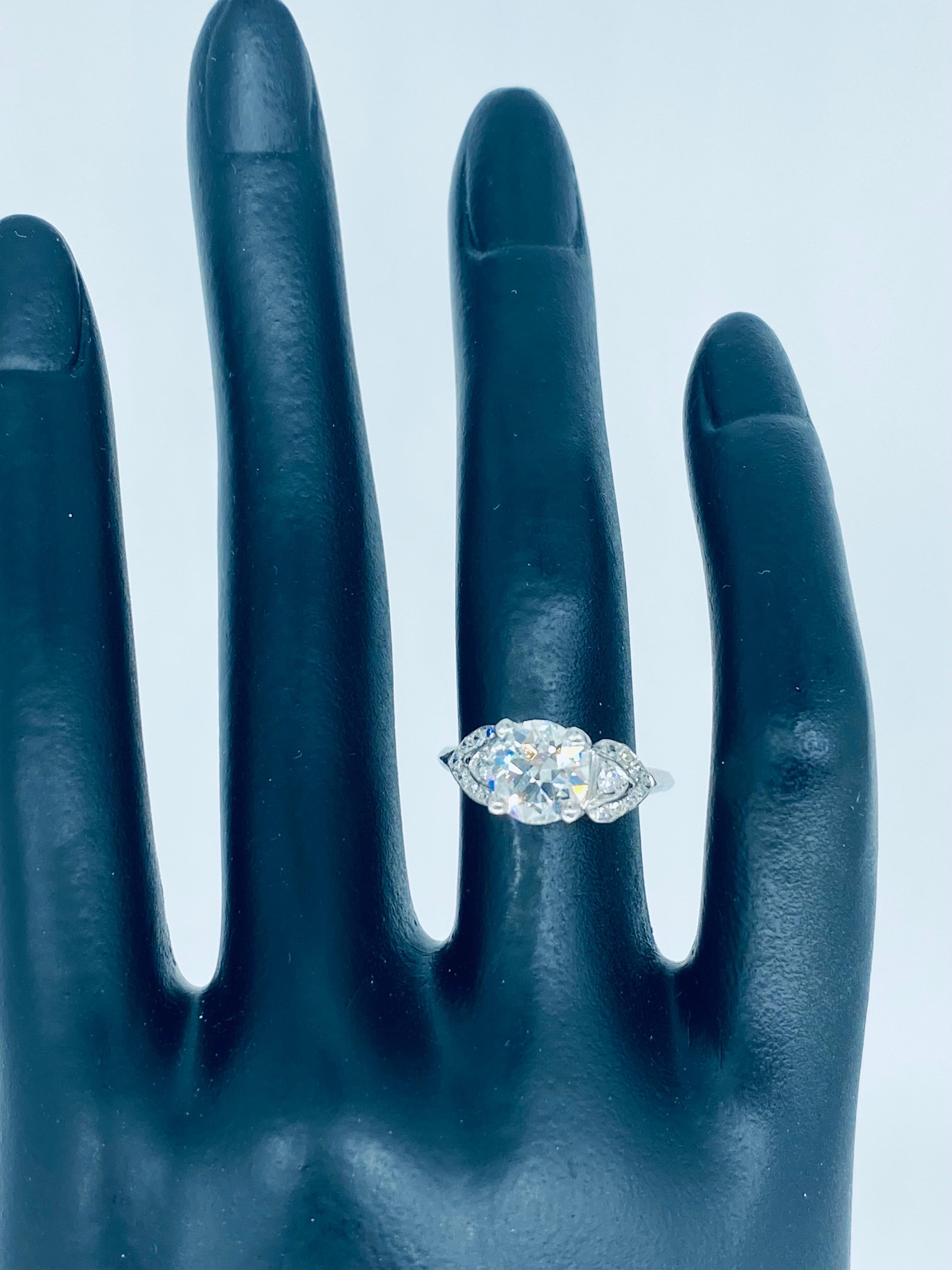 Bague de fiançailles en platine avec diamant central certifié EGL de 1,31 carat en vente 1