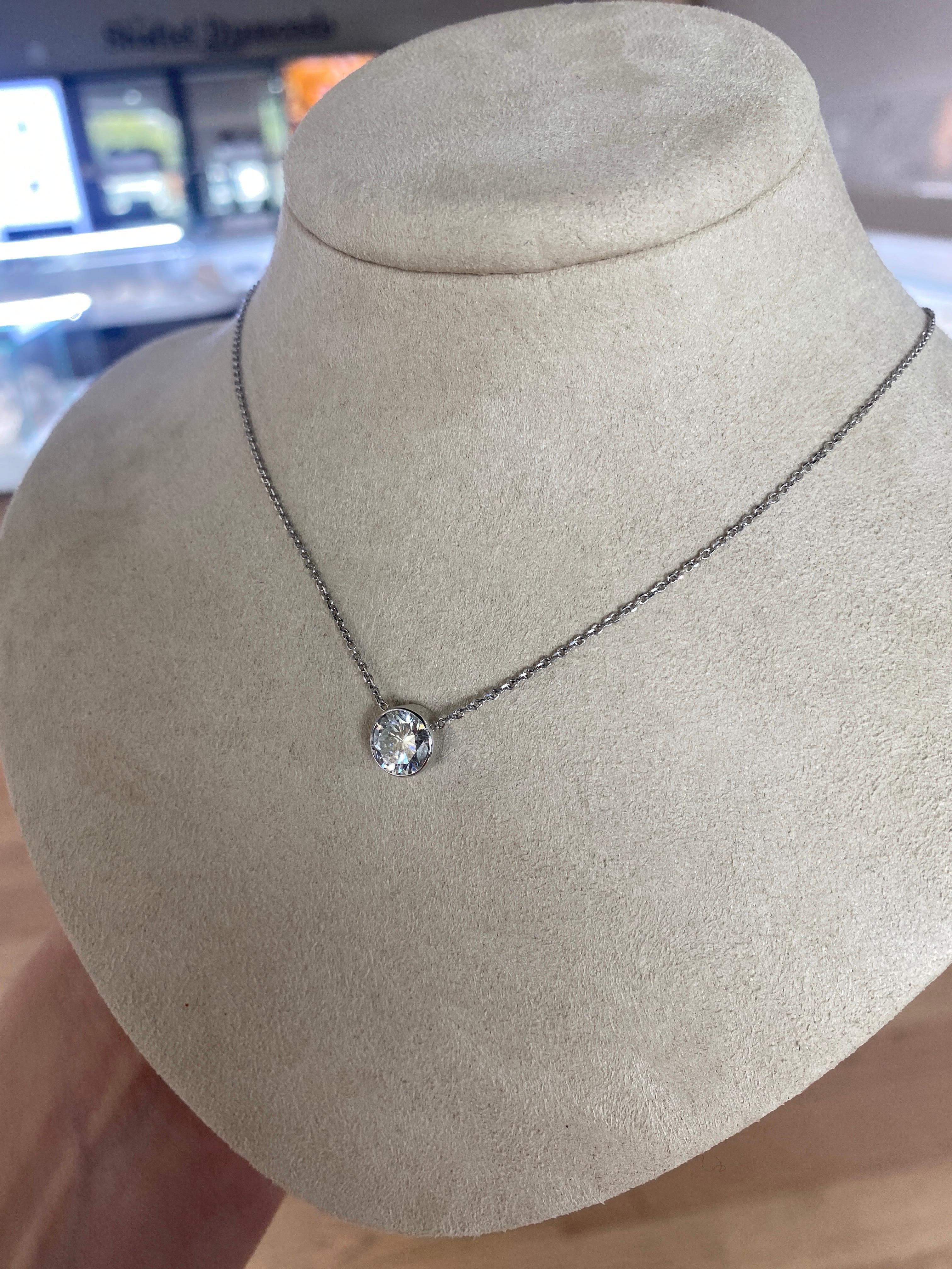 EGL Certified, E SI3, Round Bezel Set Solitaire Diamond Pendant Necklace In New Condition For Sale In Houston, TX