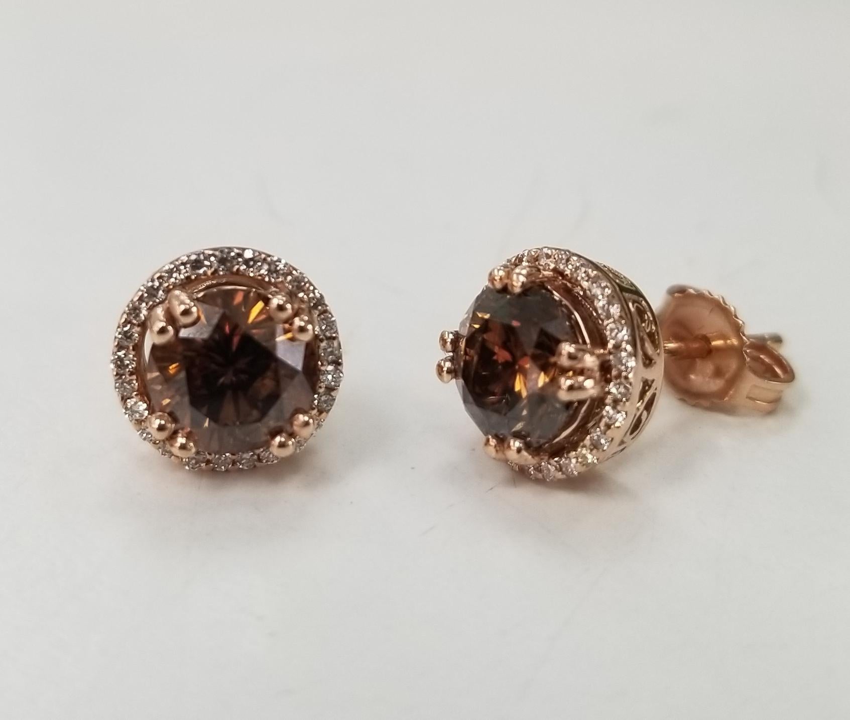 Contemporaneo Diamanti Fancy Deep Brown certificati EGL da 2,10 carati incastonati in borchie a raggiera in oro 14 carati in vendita