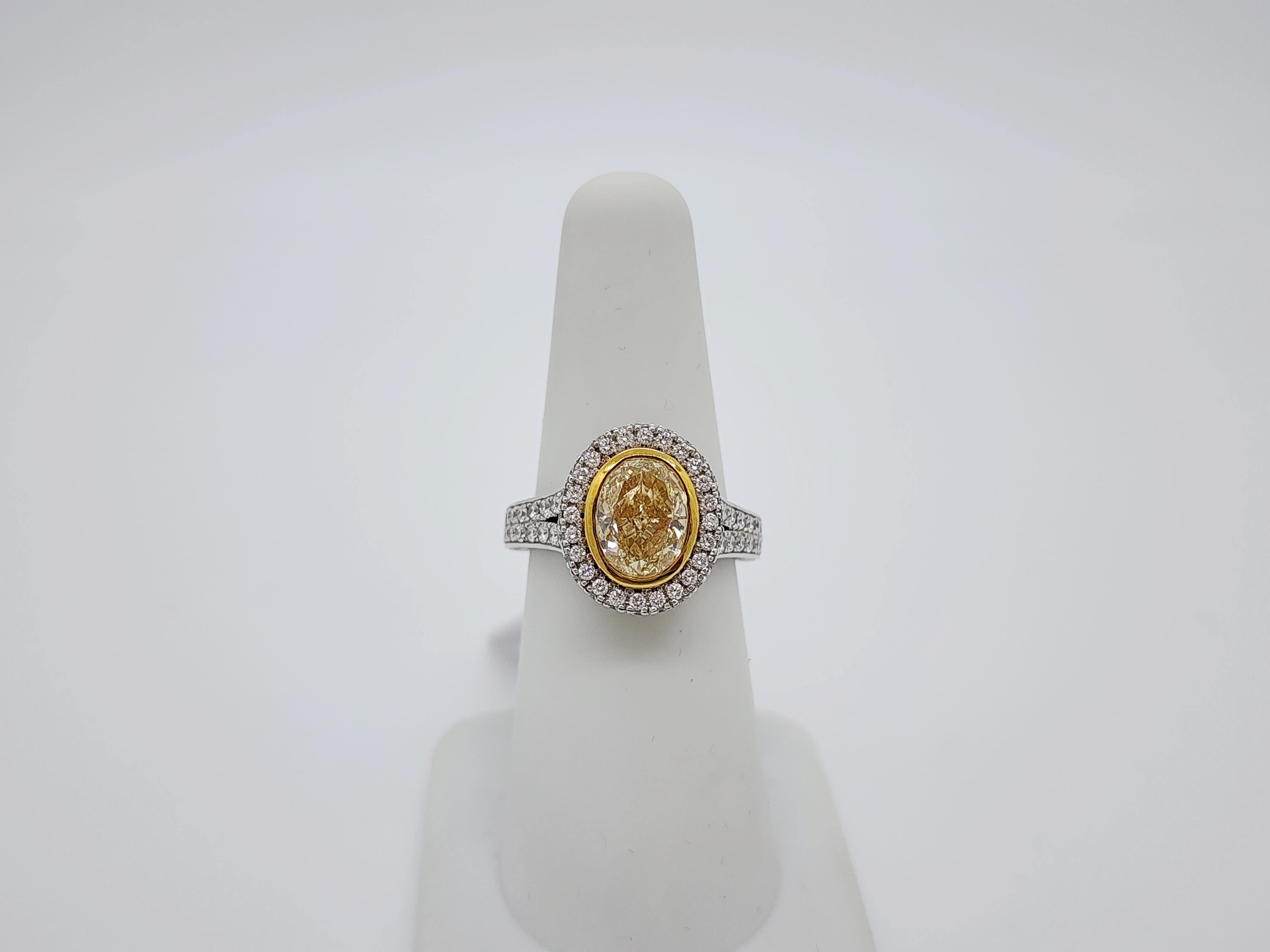EGL Certified Fancy Yellow Diamond Oval Ring in 18k Two Tone Gold In New Condition For Sale In Los Angeles, CA