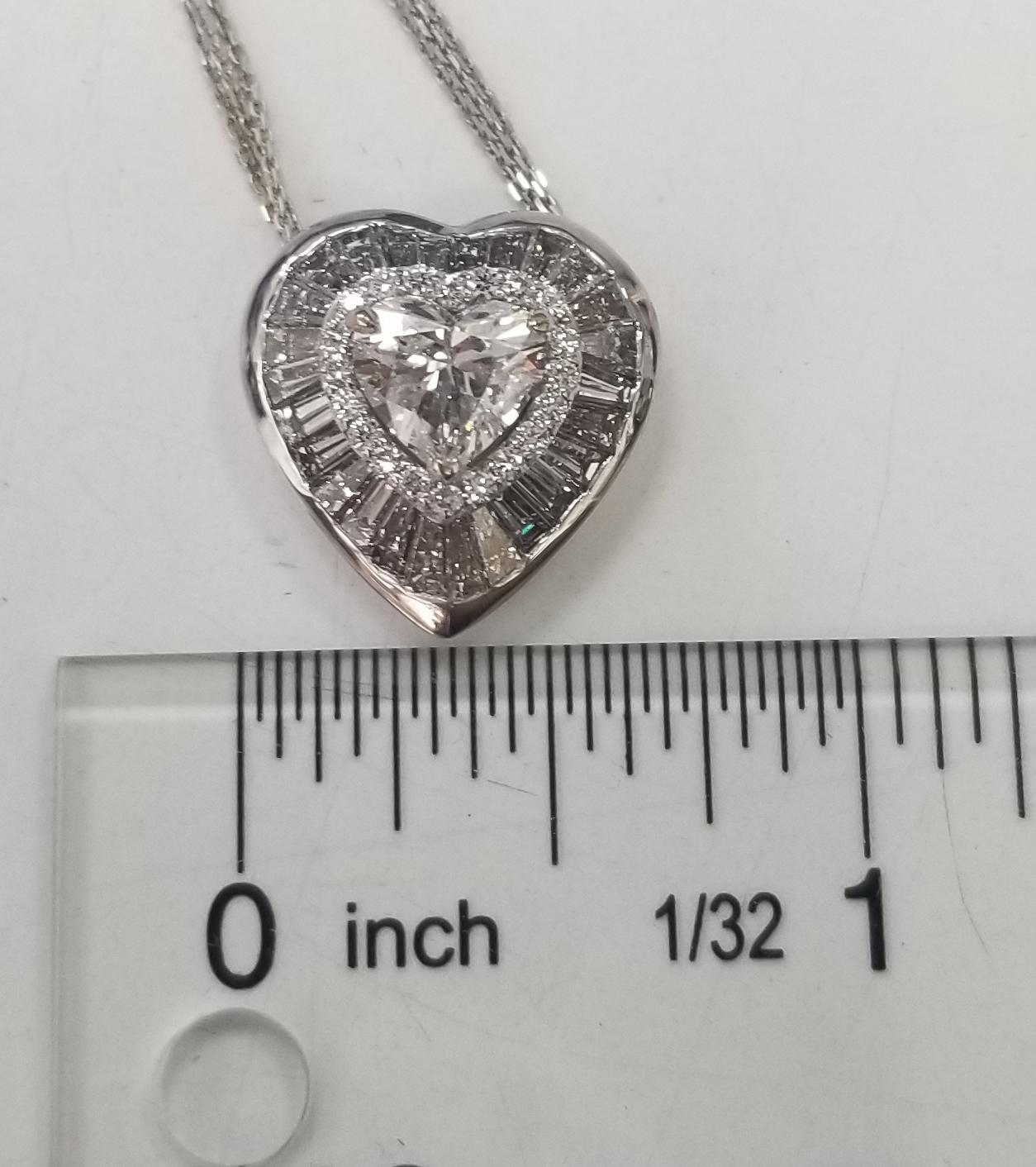 EGL zertifiziert Herzform Diamant G SI3 1,40 Karat in Baguette und Runde Halo Set (Moderne) im Angebot
