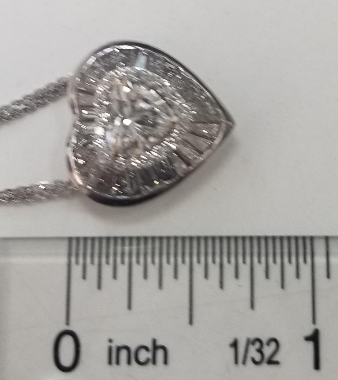 EGL zertifiziert Herzform Diamant G SI3 1,40 Karat in Baguette und Runde Halo Set (Herzschliff) im Angebot