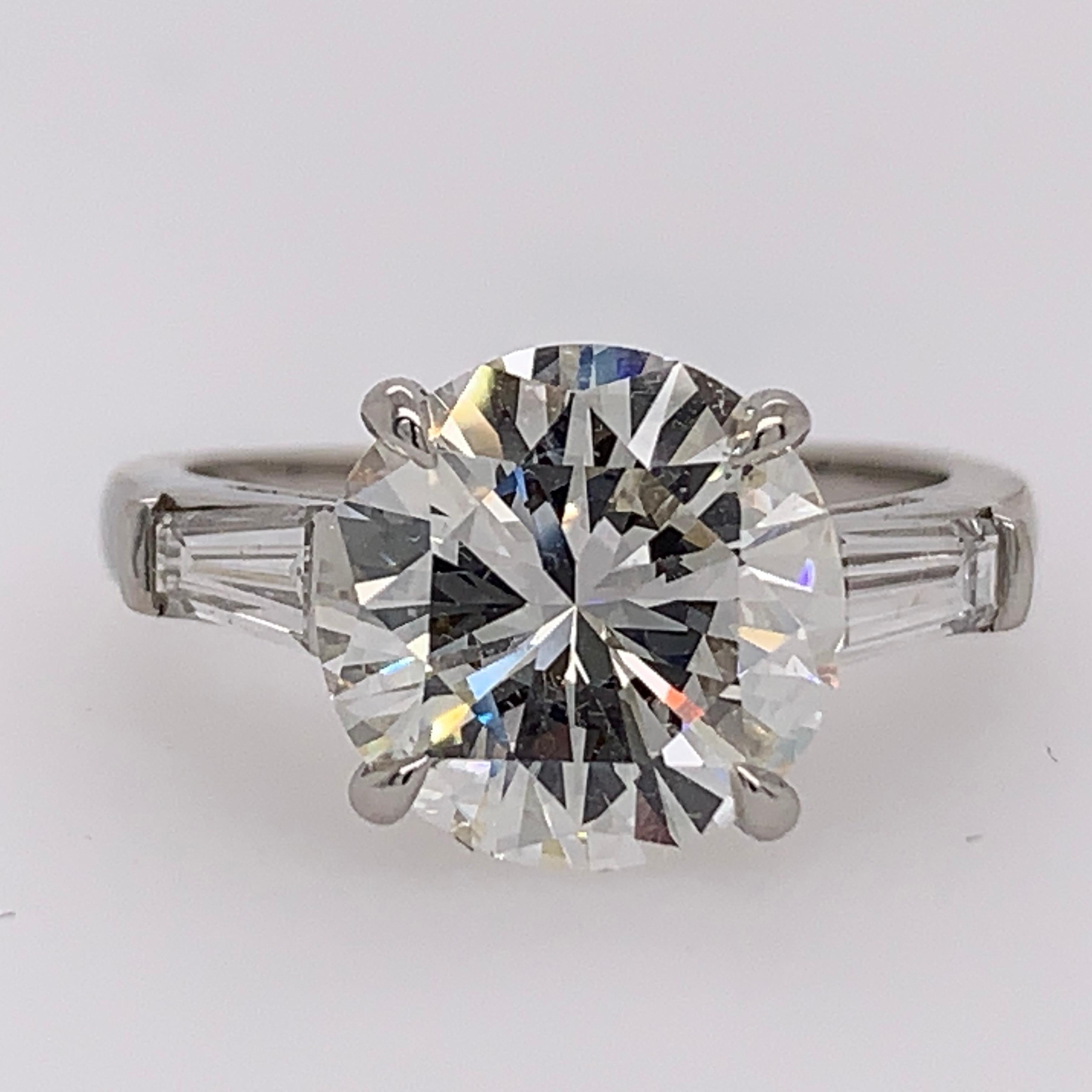 Platinum Ring (Size 5) set with a 3.08 carat EGL USA certified H VS2 Round Brilliant Natural Diamond. No Fluorescence. The stone diameter is an impressive 9.53mm, very pleasant color and clarity (faces up white and eye clean). 

The stone is set