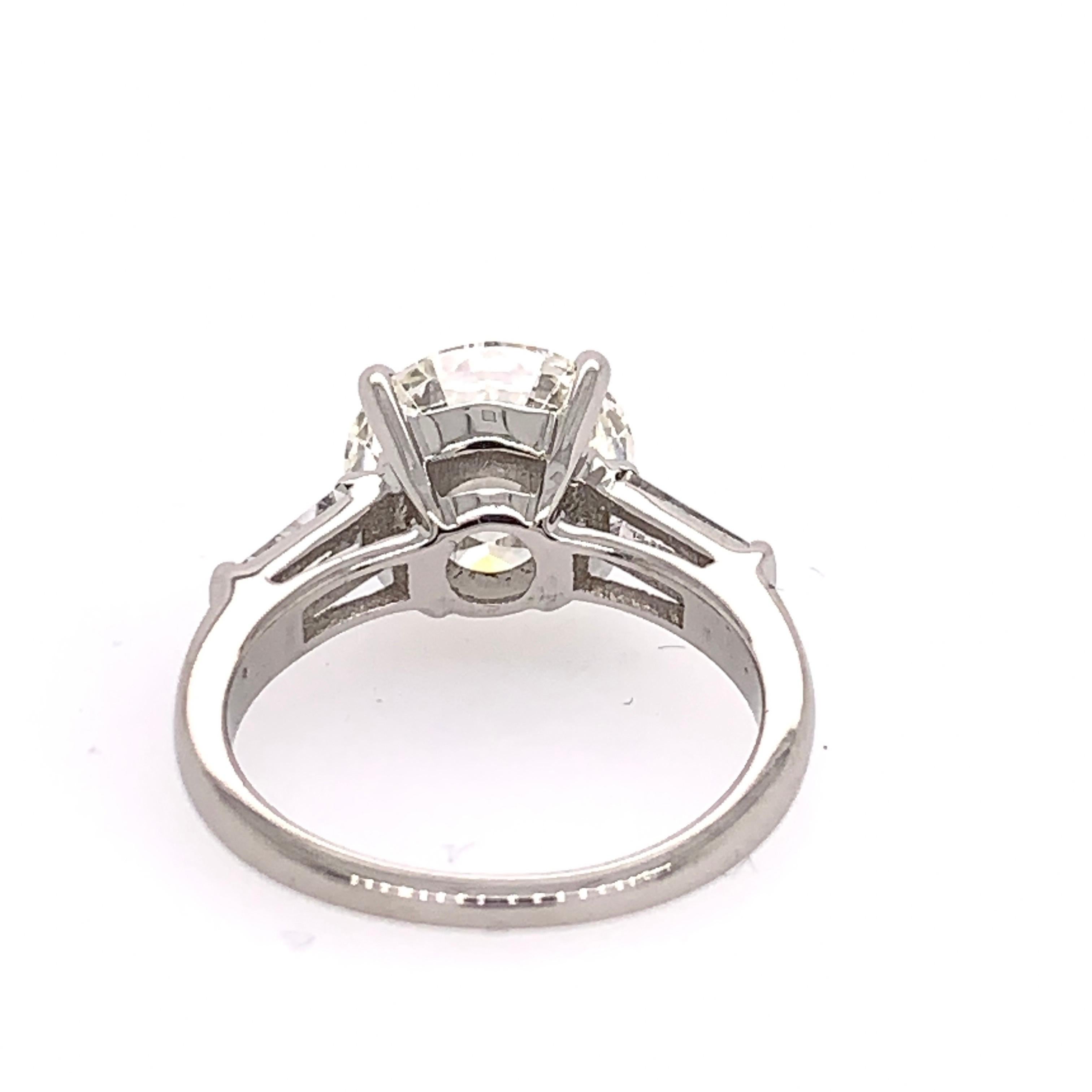 Modern EGL Certified Natural 3.08 Carat H VS2 Round Diamond Platinum Engagement Ring