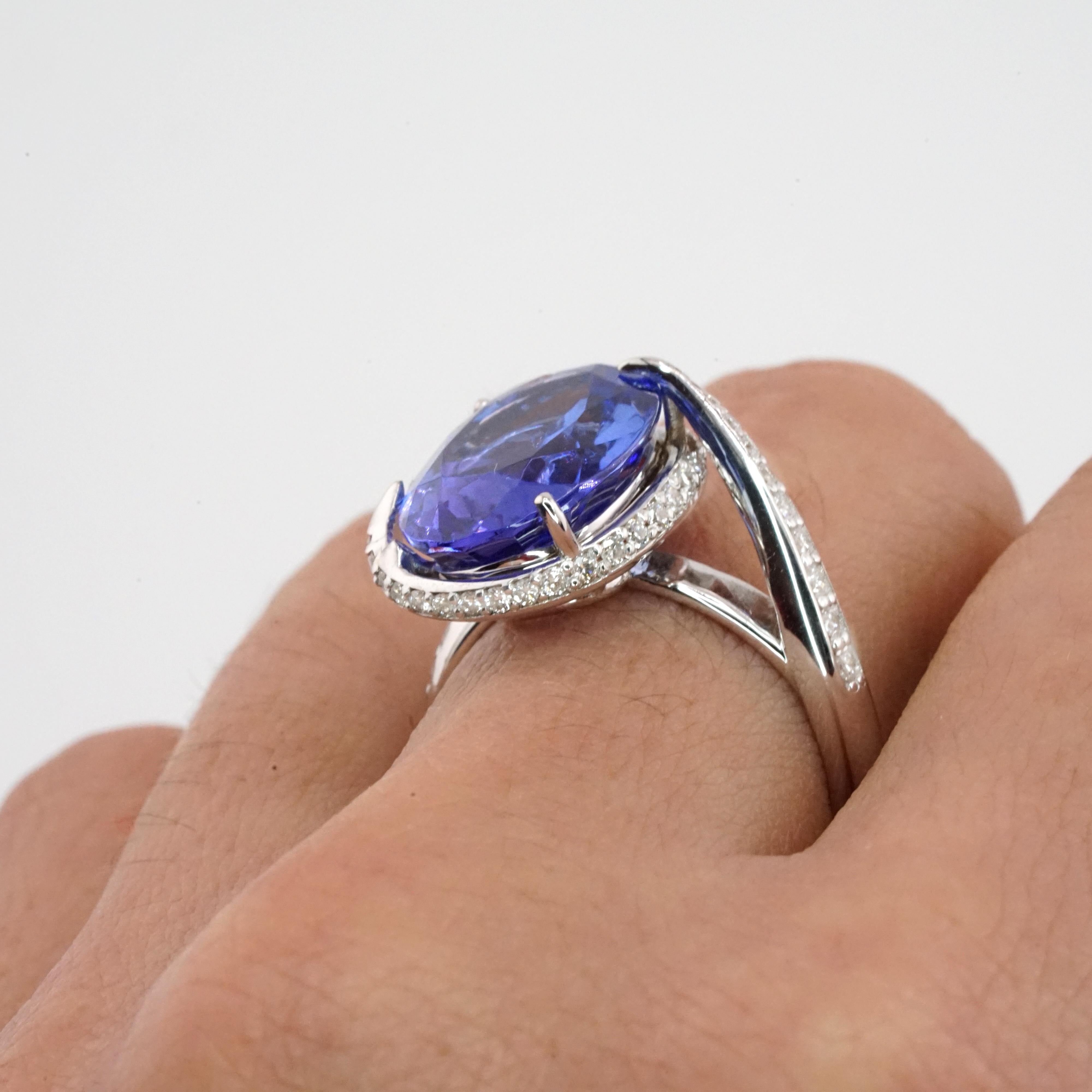 Oval Cut EGL South Africa Certified 7 Carat Blue Violet Tanzanite 18 Carats Gold Ring For Sale